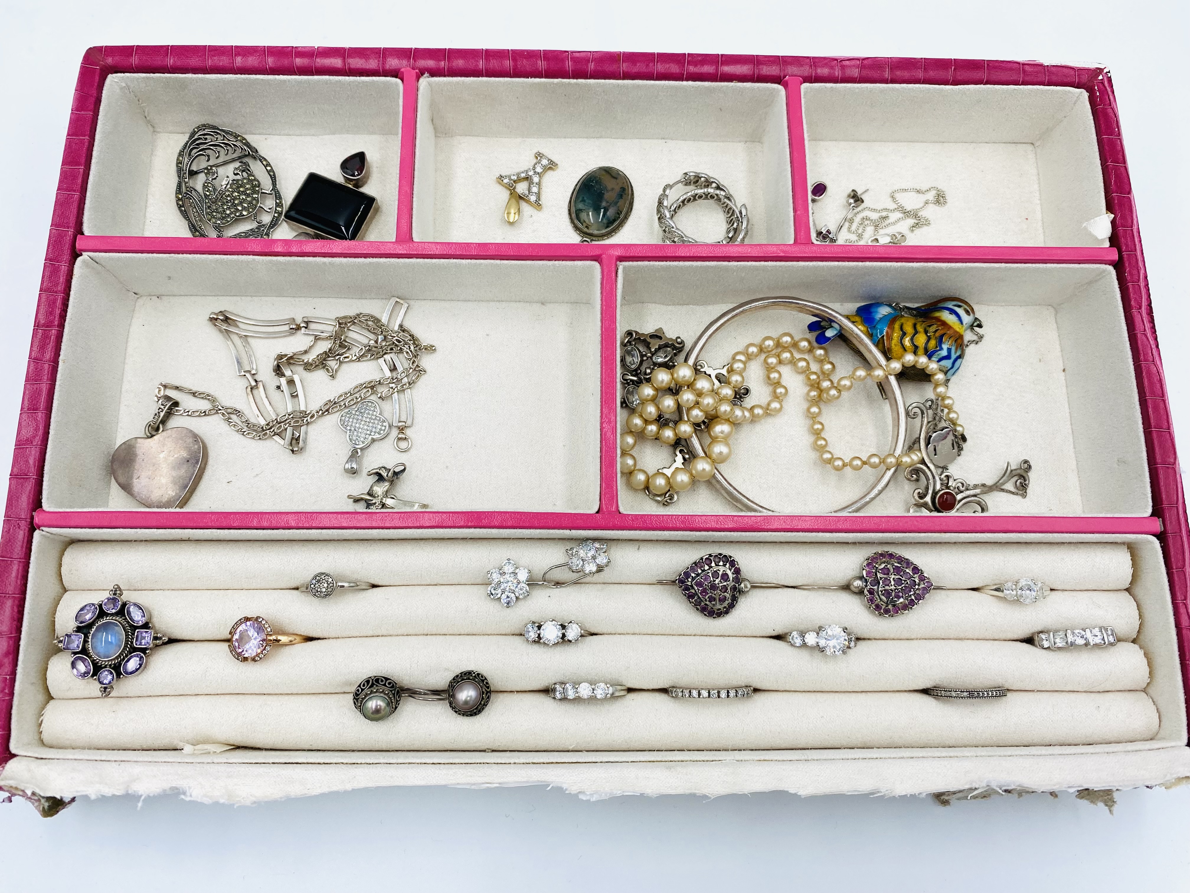 Quantity of silver jewellery