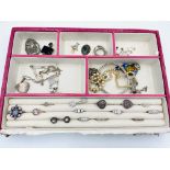 Quantity of silver jewellery