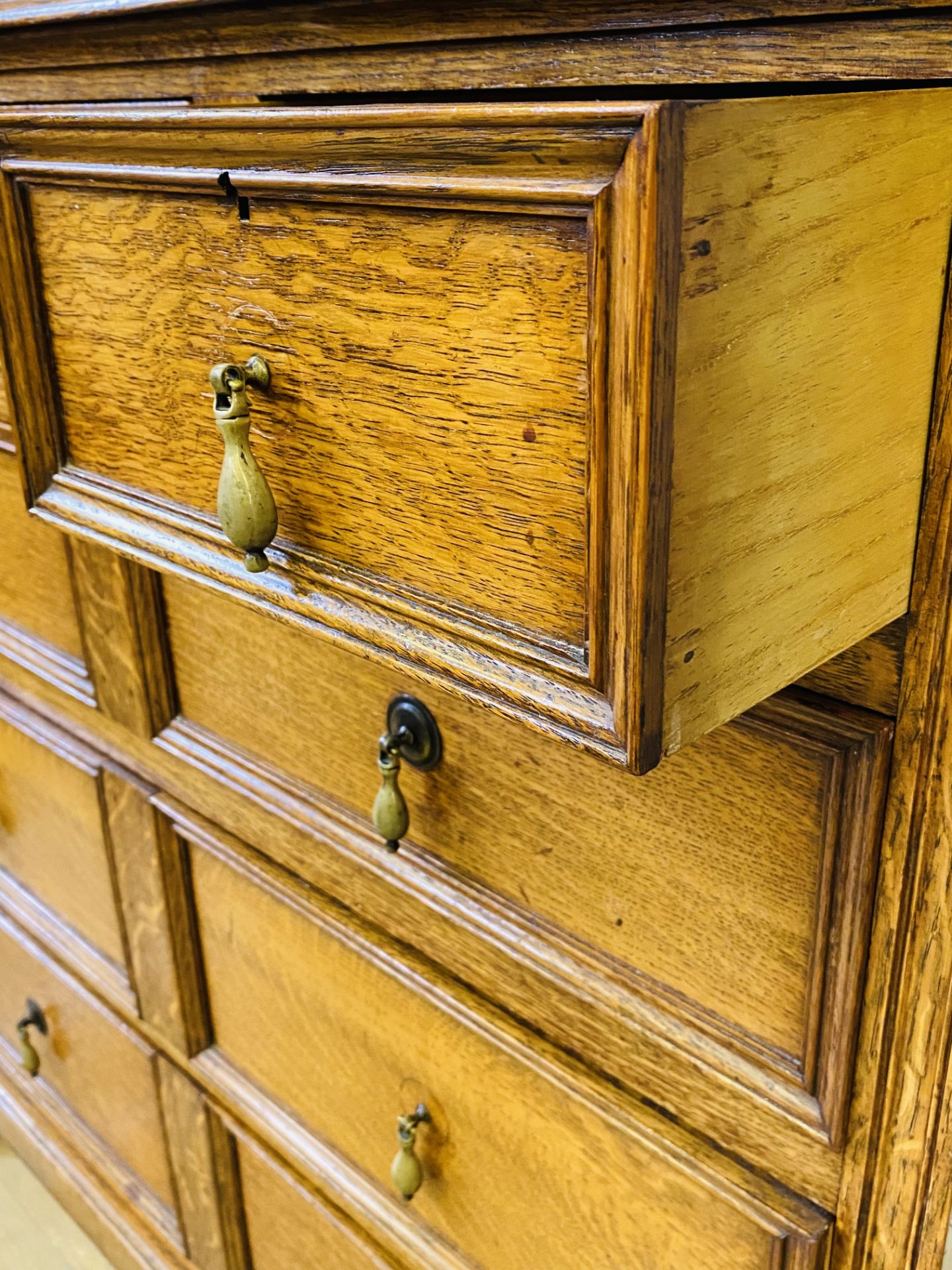 Oak 17th century style chest of drawers - Image 6 of 6