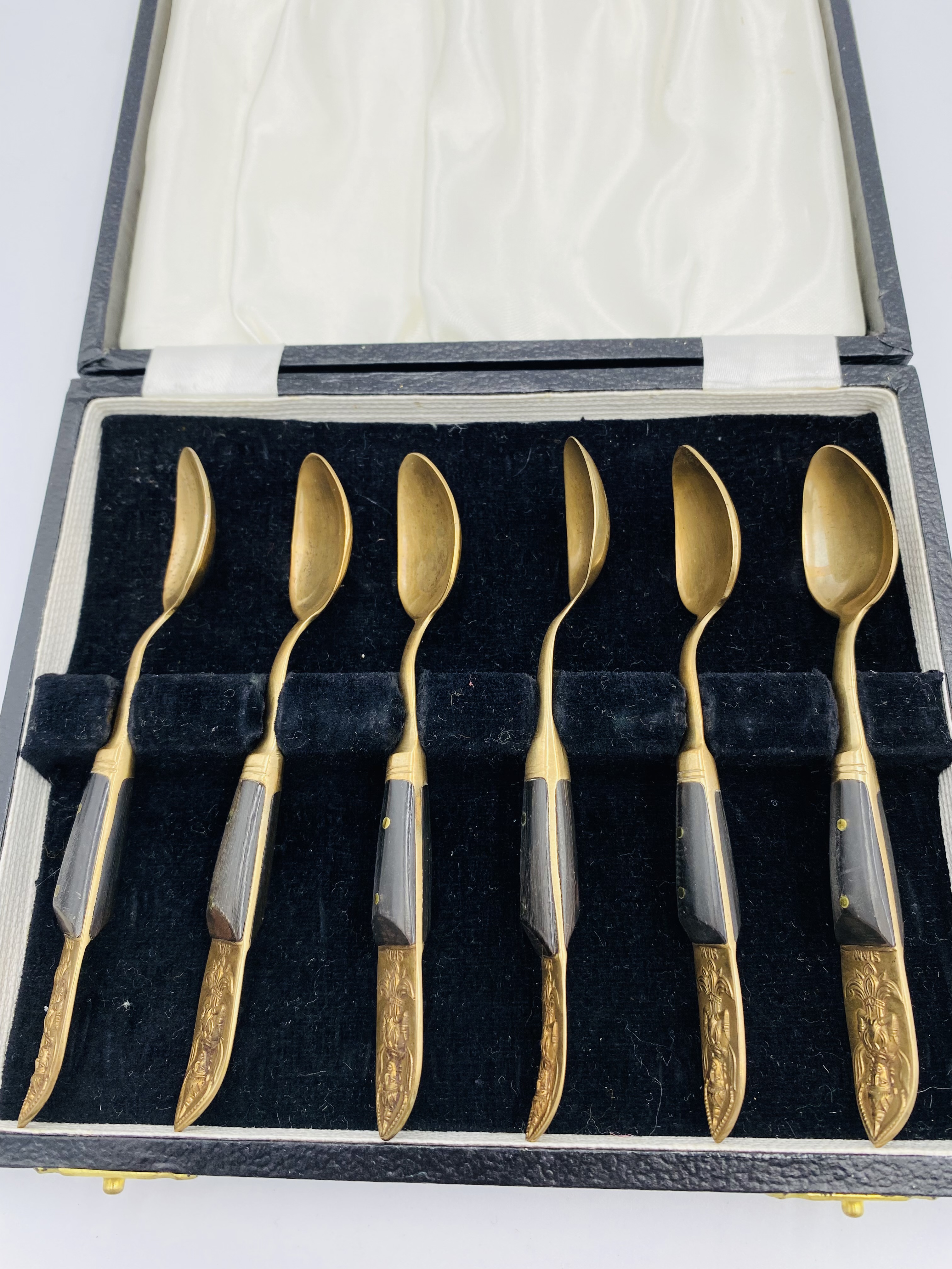 Boxed set of six silver spoons and sugar tongs - Image 5 of 5