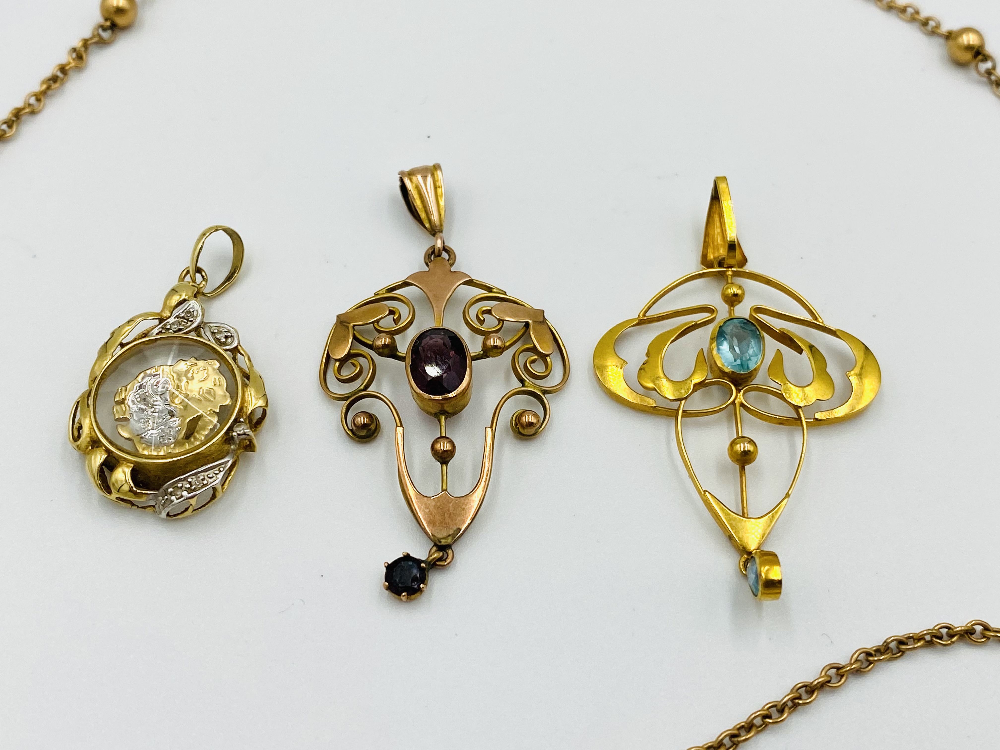 18ct gold and diamond pendant together with two 9ct gold pendants - Image 2 of 6