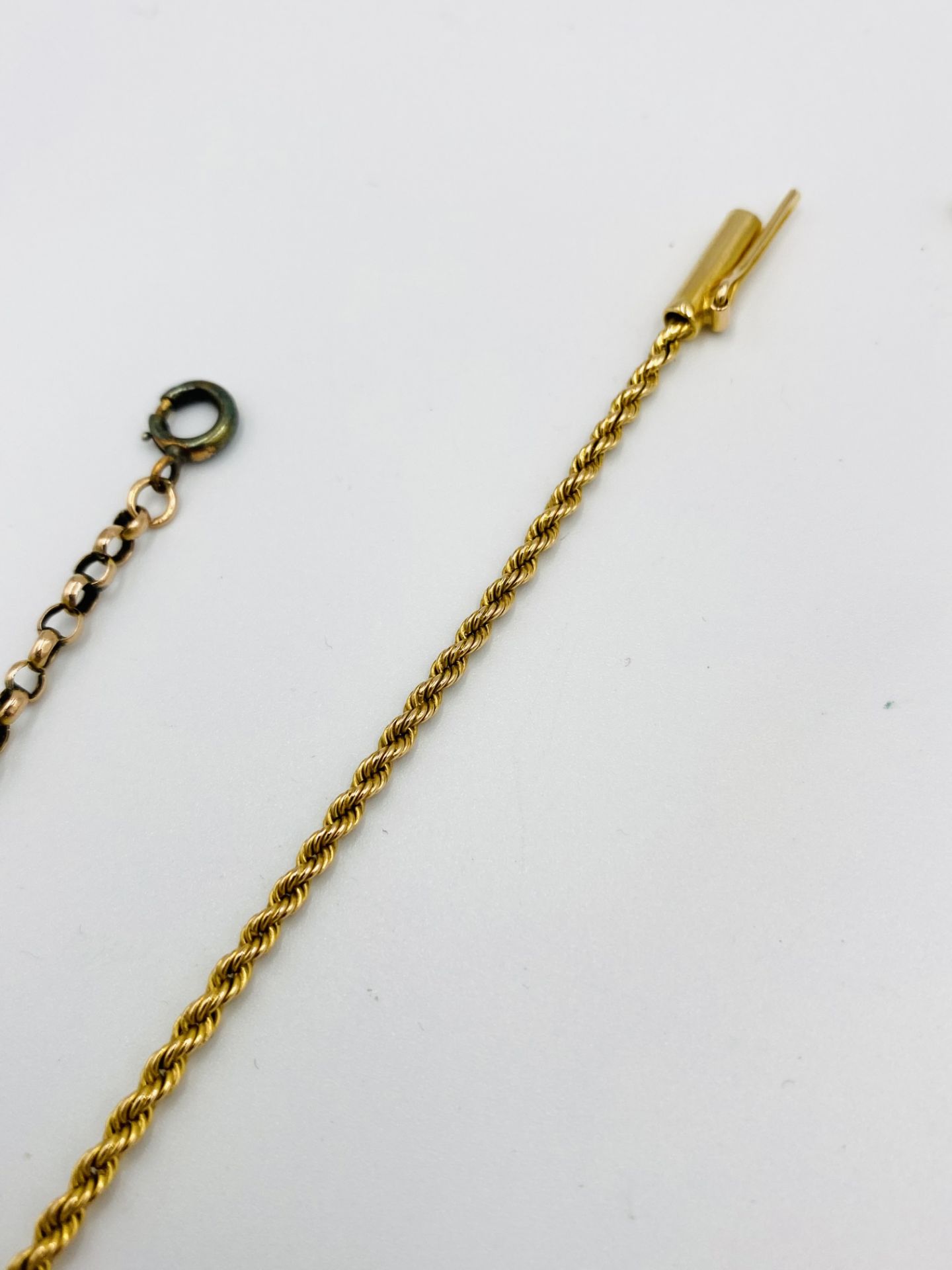 9ct gold link chain together with a gold plated rope twist chain - Image 5 of 6