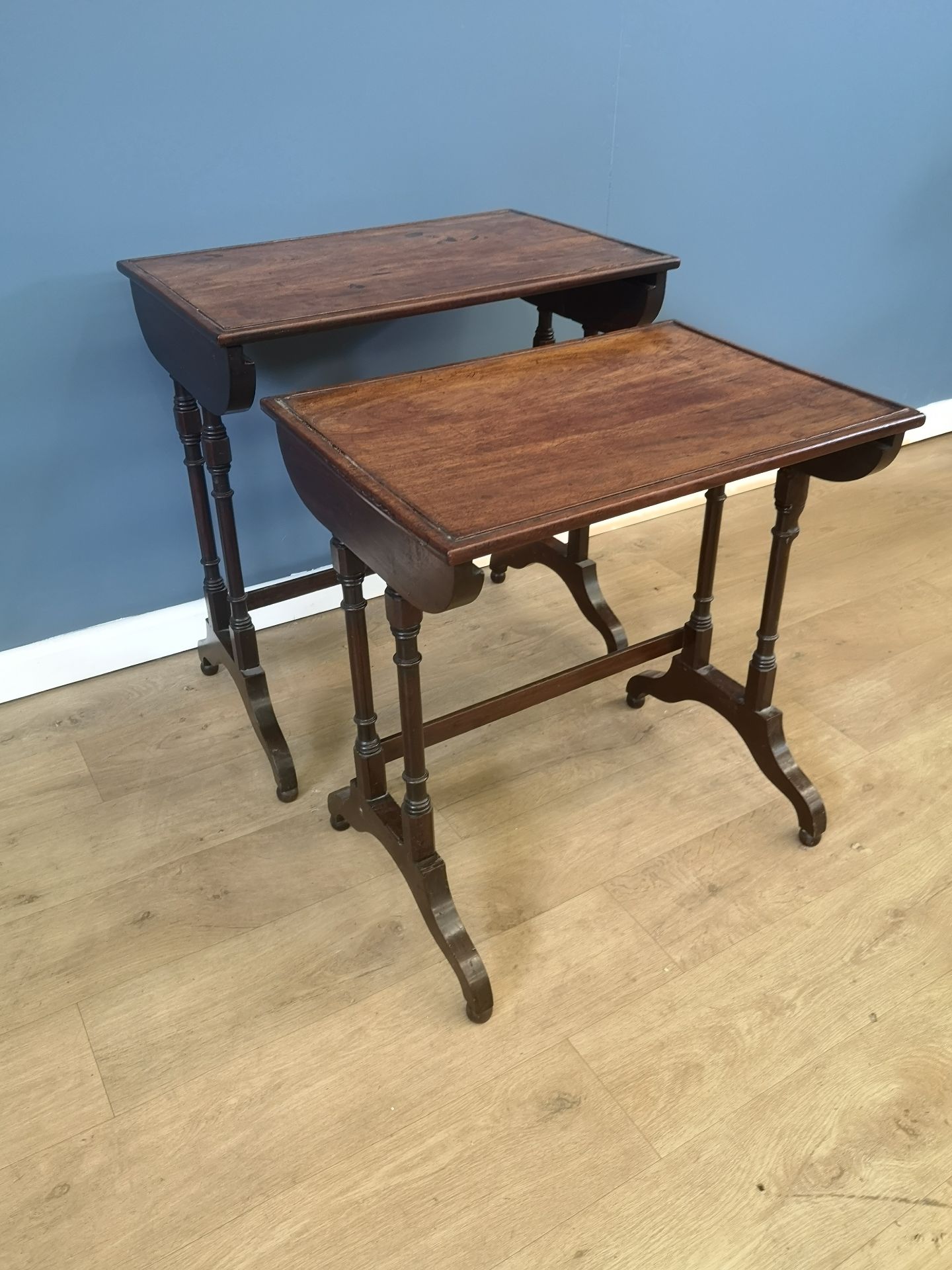 Nest of two mahogany side tables - Image 4 of 6