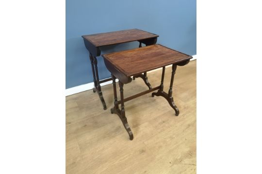 Nest of two mahogany side tables - Image 4 of 6