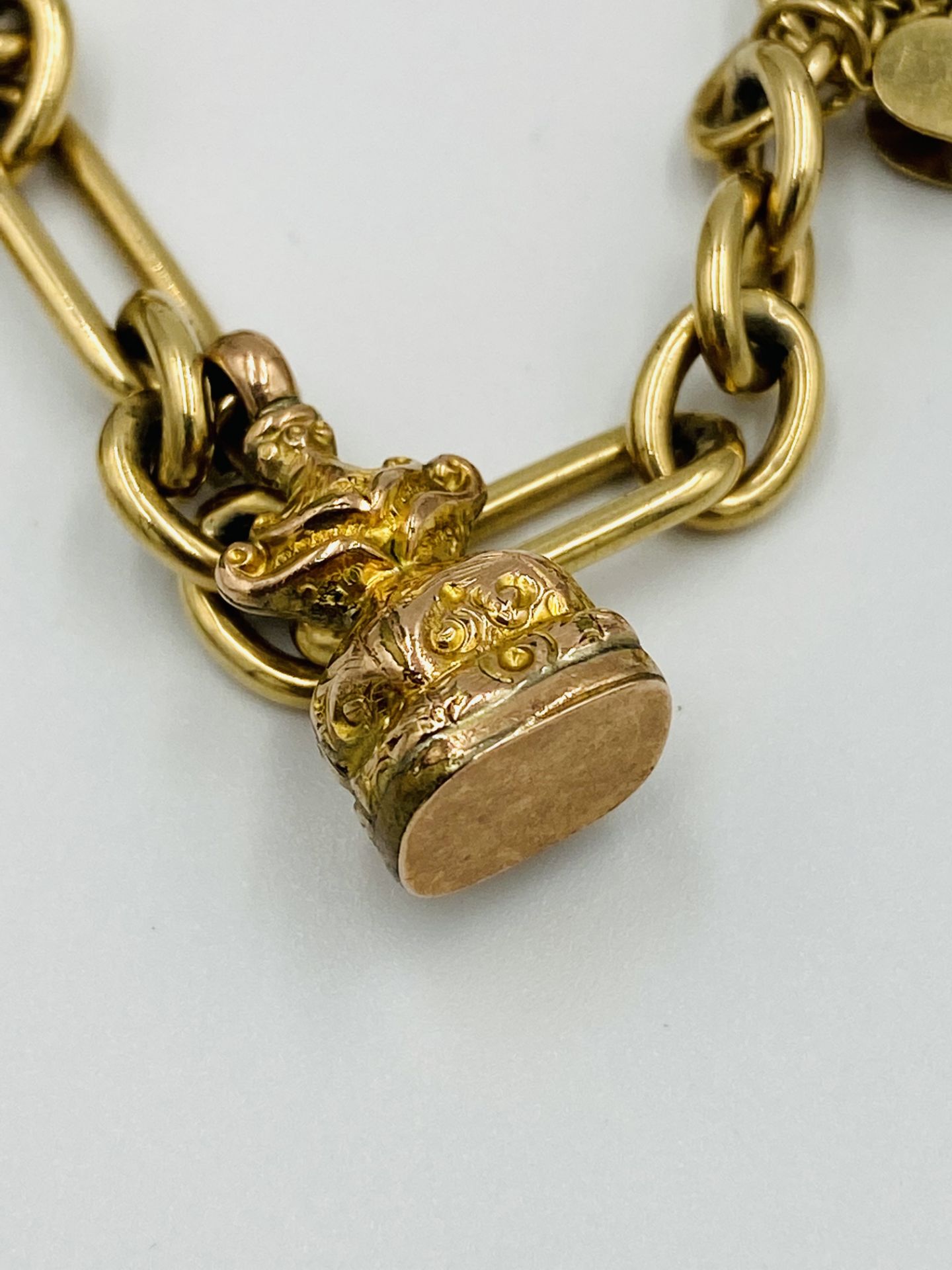 9ct gold long link charm bracelet - Image 5 of 6