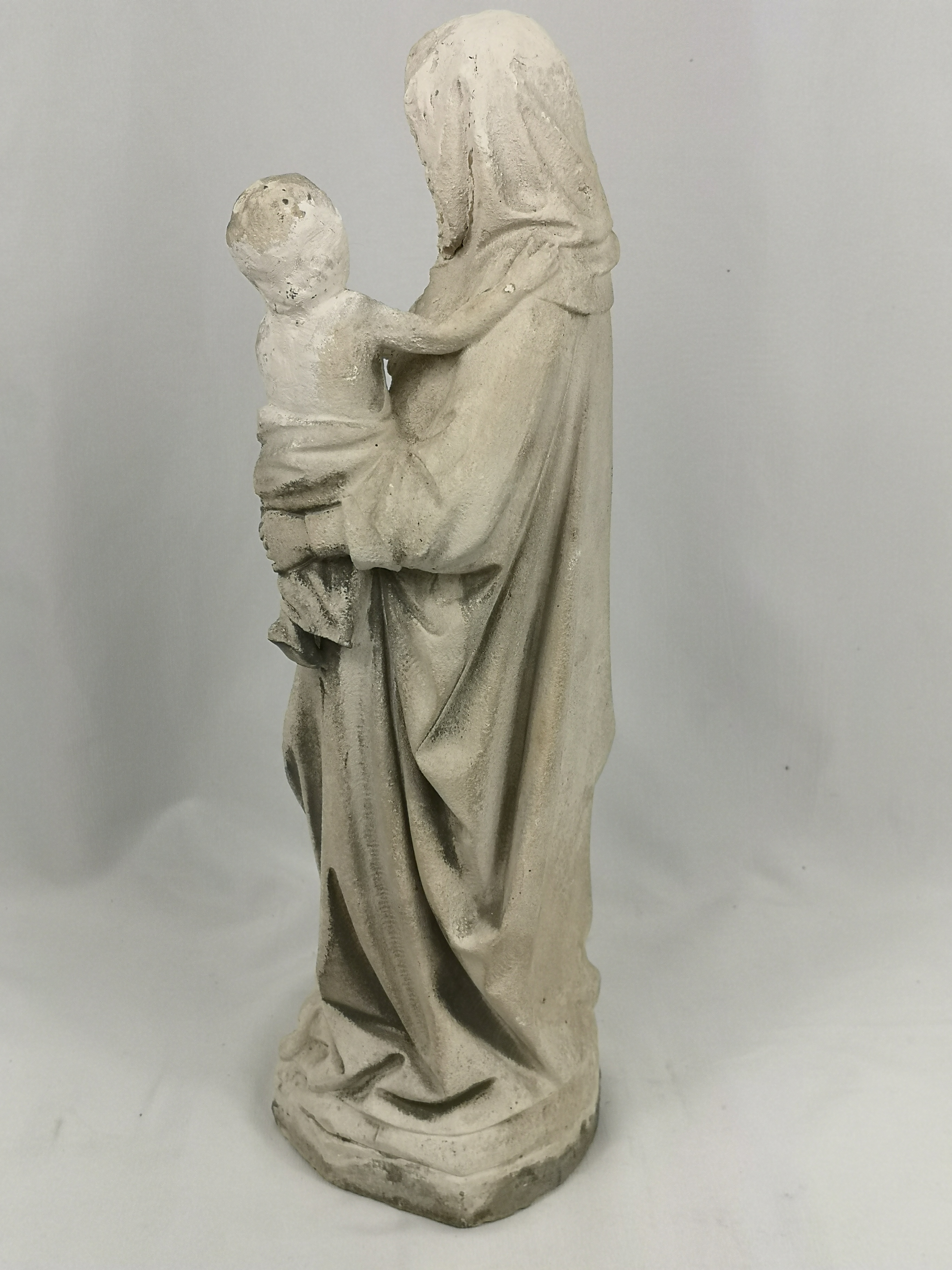 Stone carving of the Madonna and child - Image 7 of 8