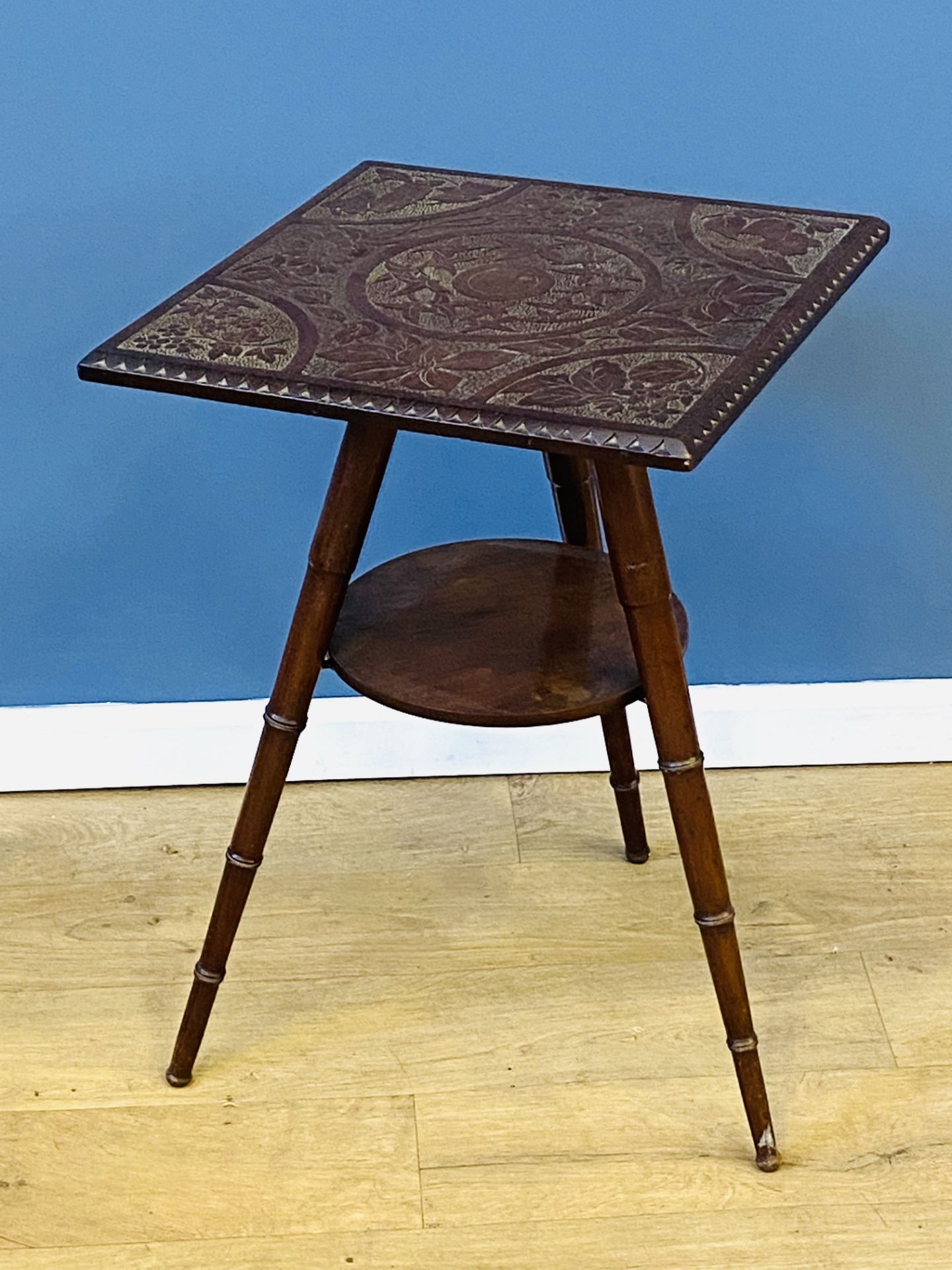 Mahogany display table - Image 3 of 4