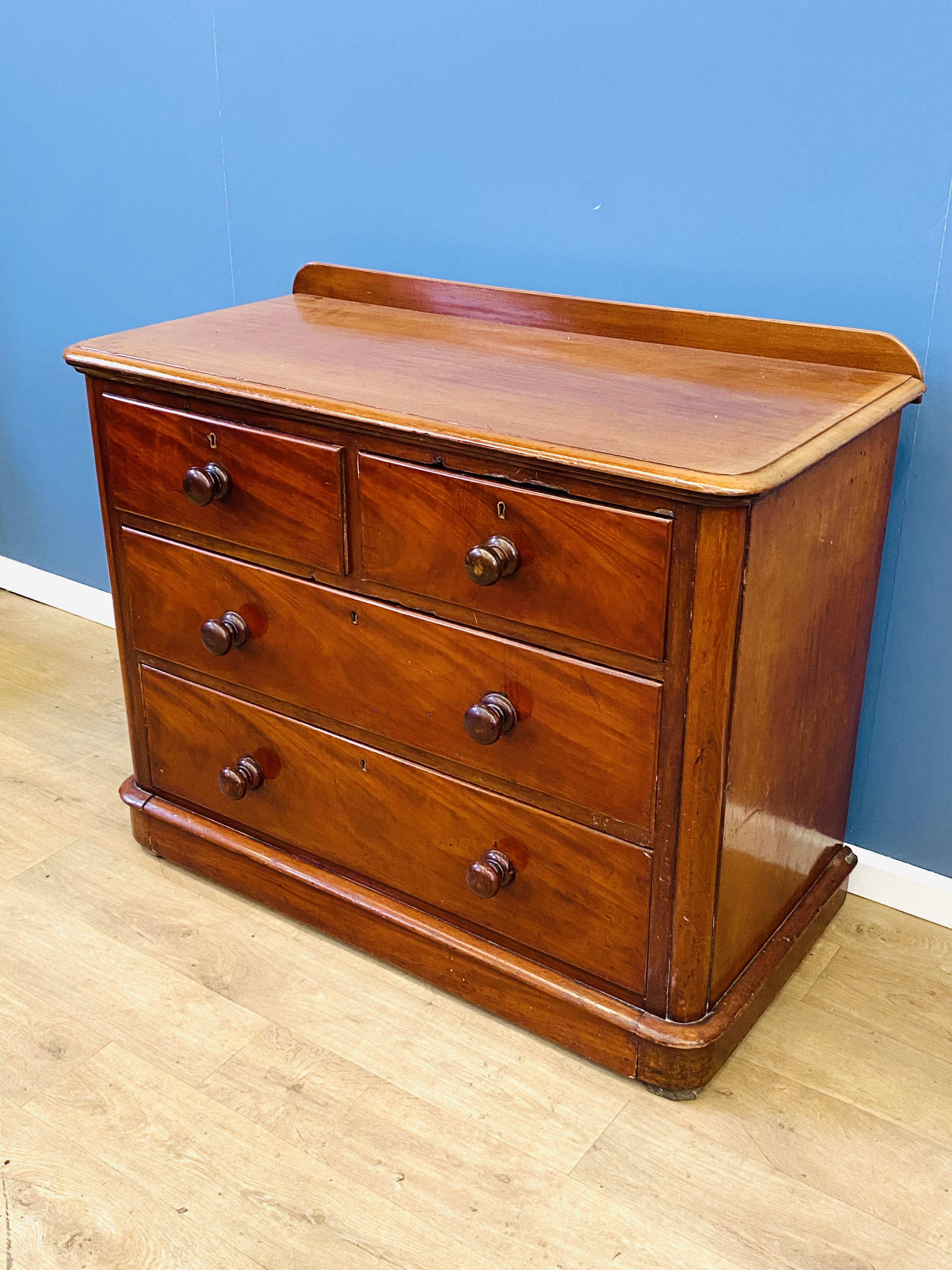 Mahogany Victorian chest of drawers - Image 2 of 5