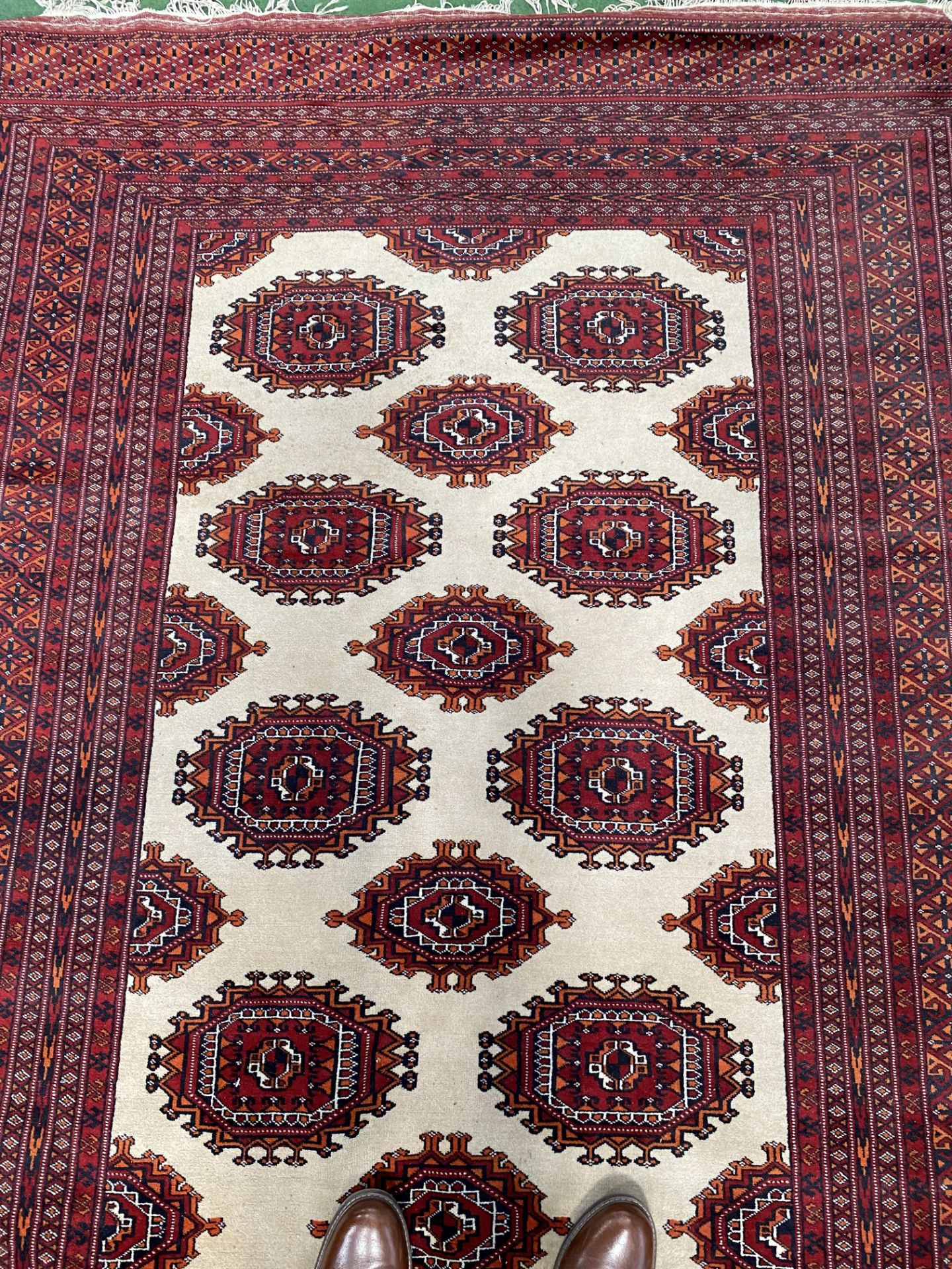 Red ground carpet - Image 3 of 4