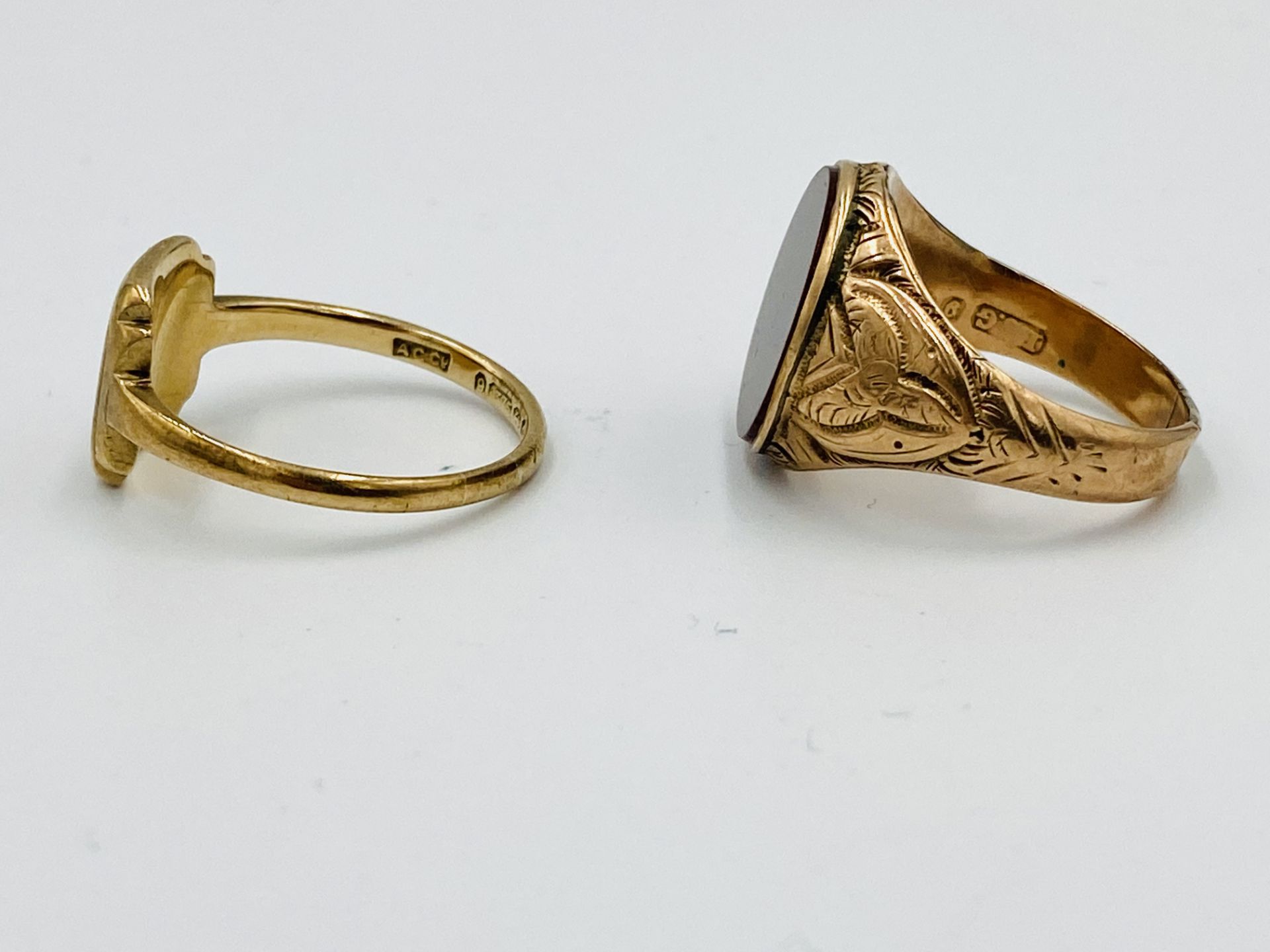 Two 9ct gold signet rings - Image 3 of 4