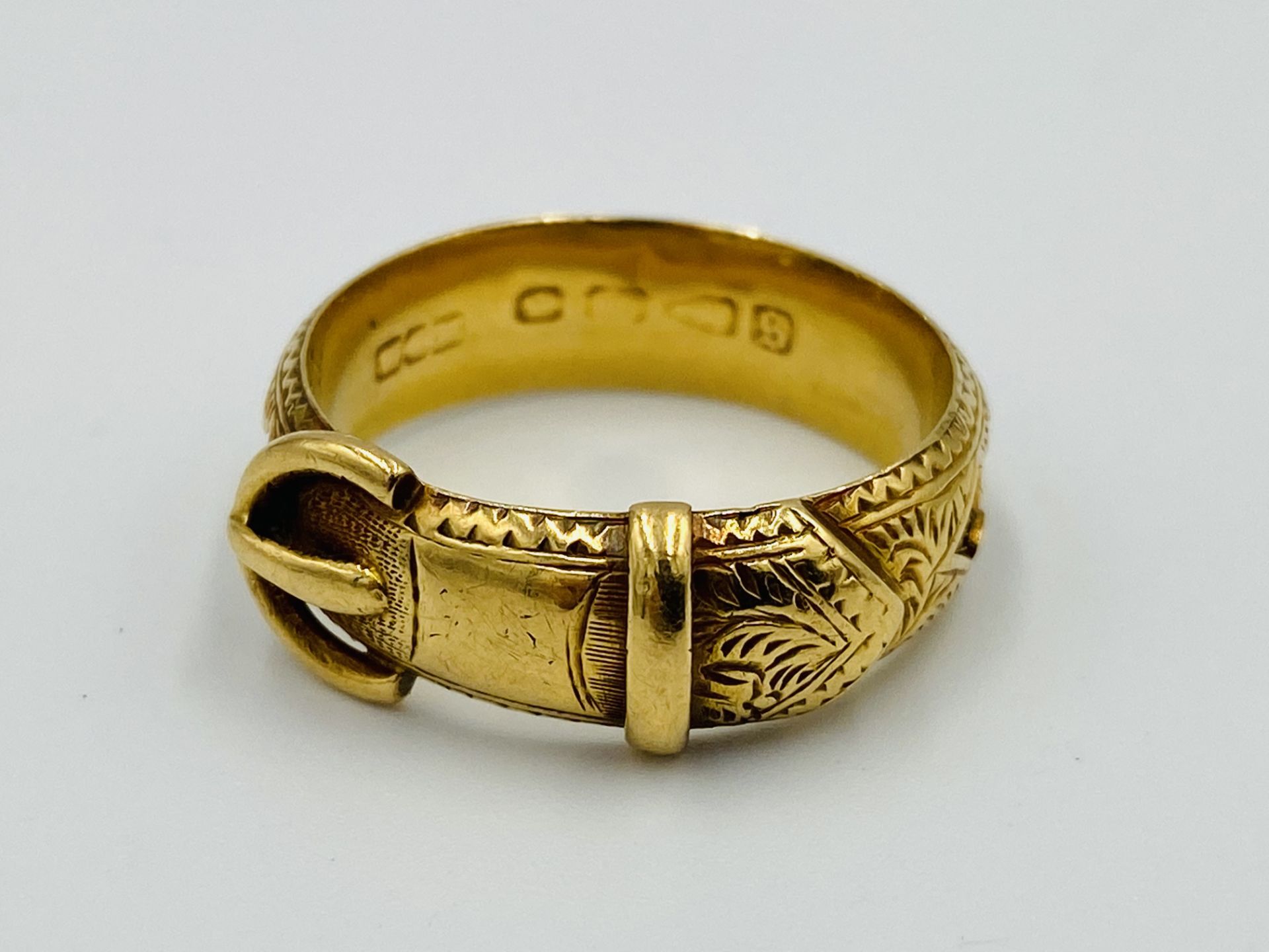 Victorian 18ct gold buckle ring