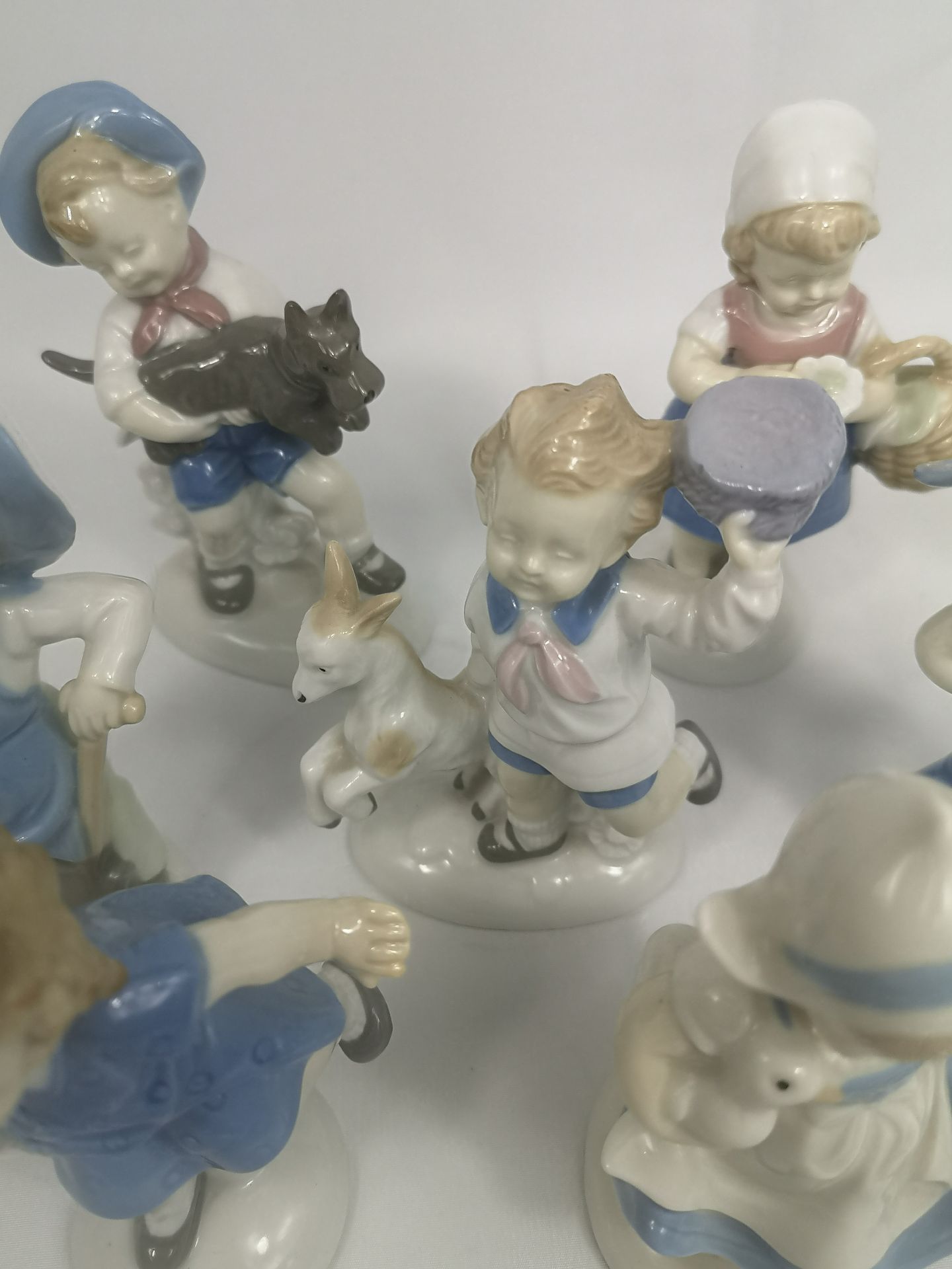 Seven Continental porcelain figurines - Image 3 of 5