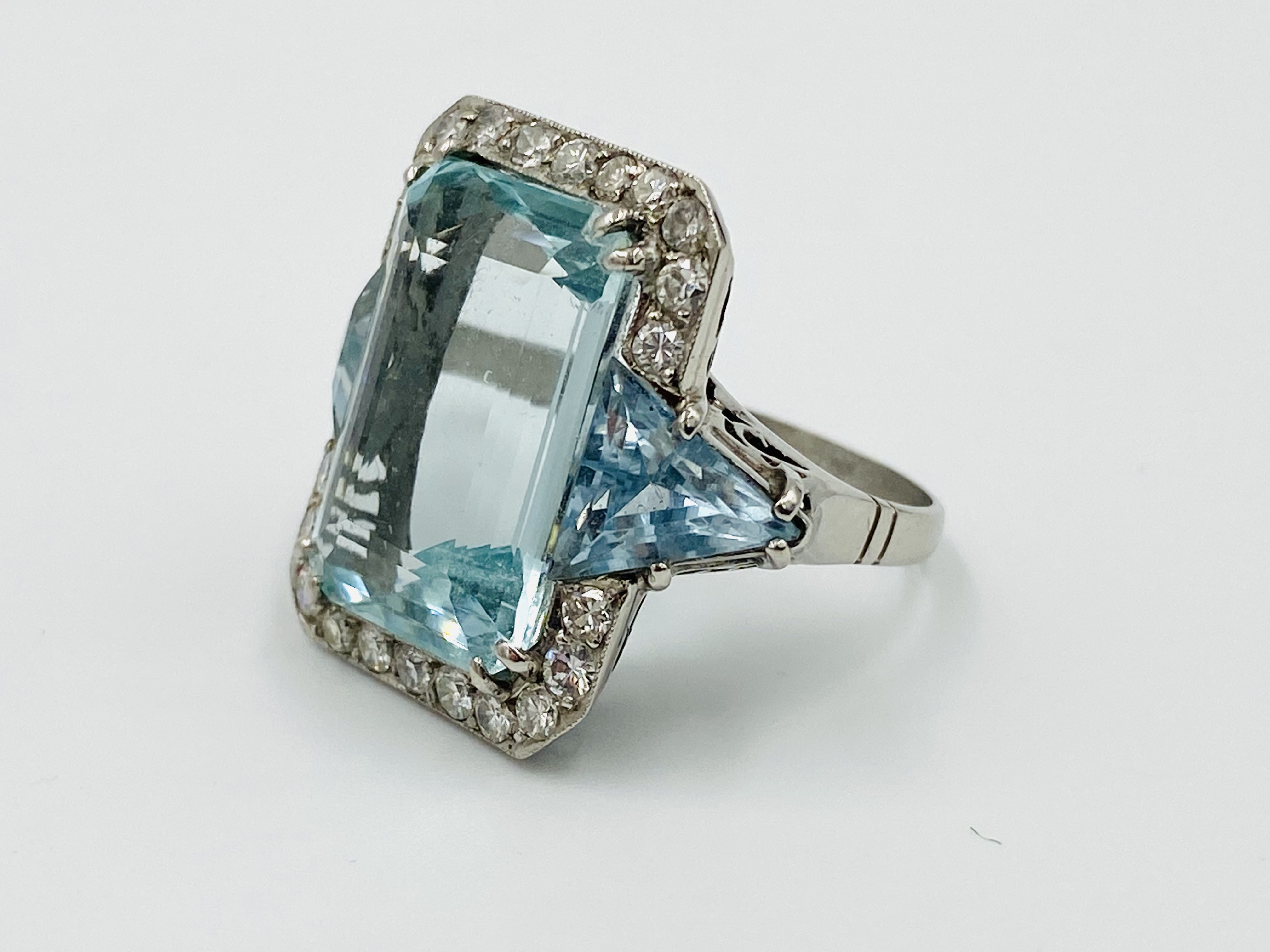 Platinum, aquamarine and diamond ring - Image 2 of 6