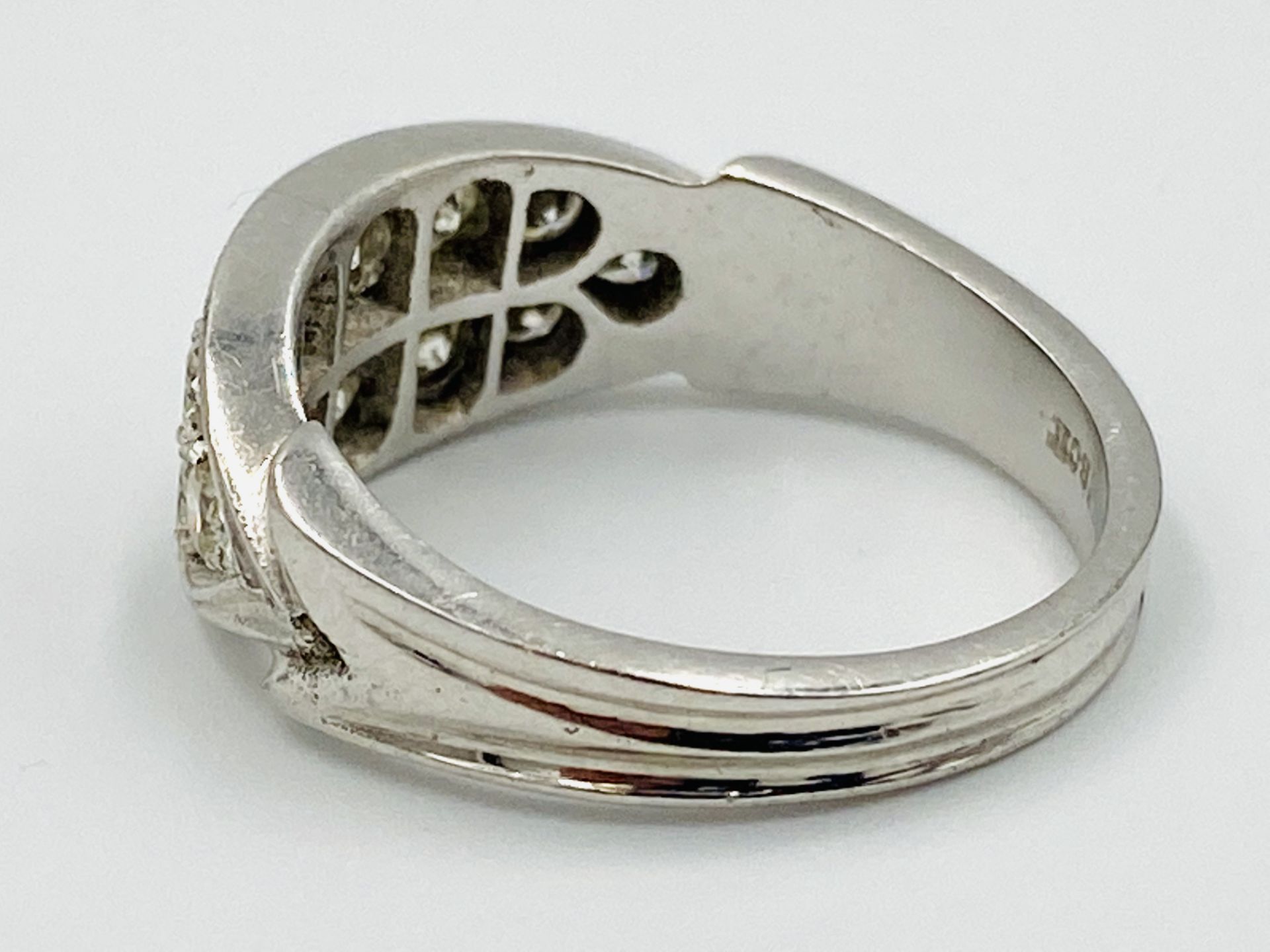 18ct white gold and diamond ring - Image 3 of 5
