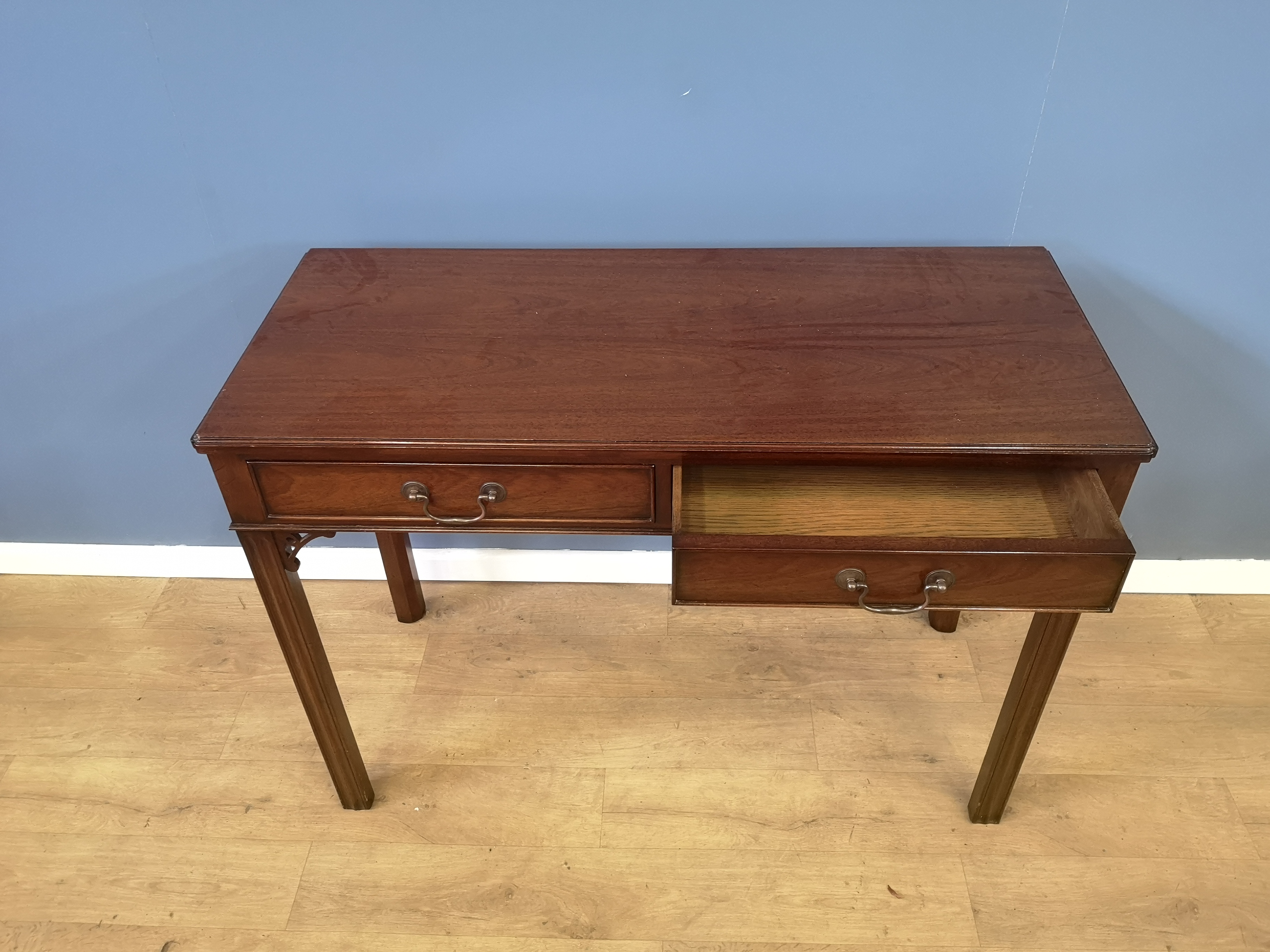 Contemporary mahogany side table - Image 6 of 6