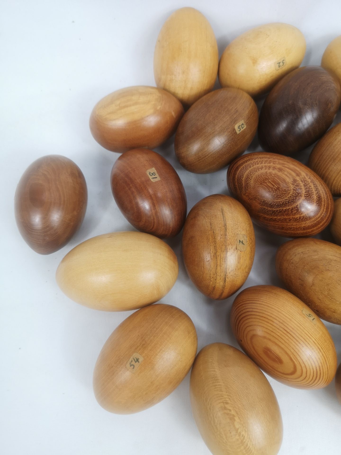 Collection of 24 wood eggs - Image 2 of 4