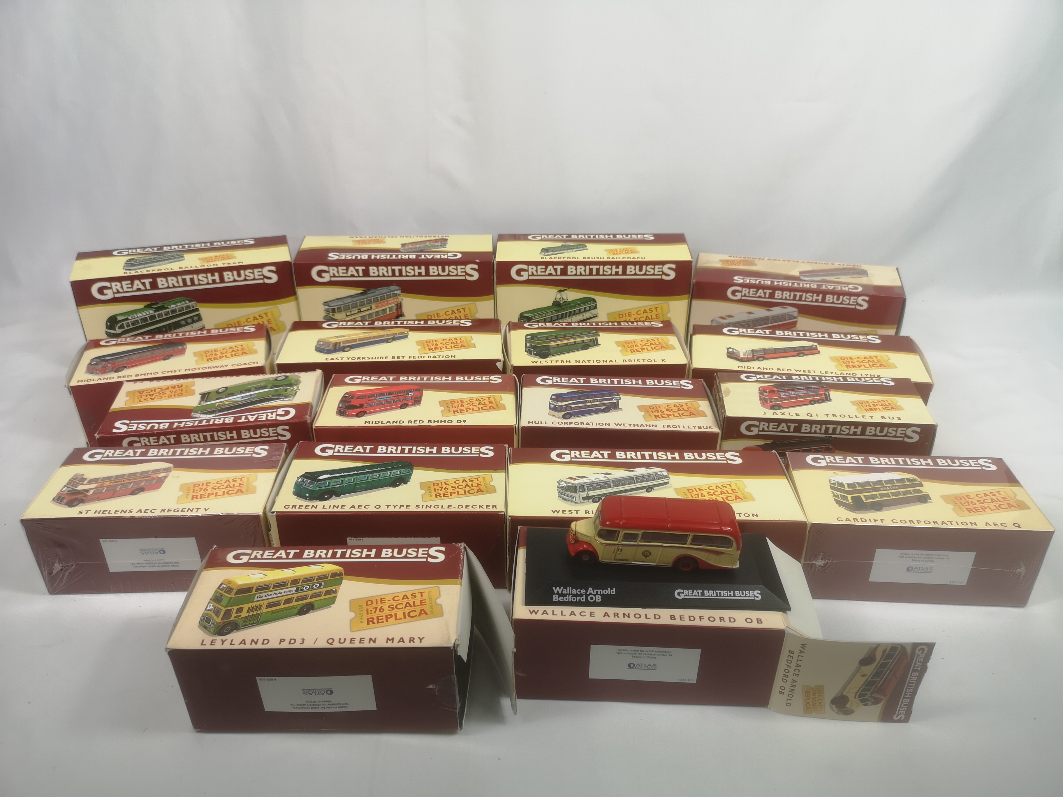 Eighteen boxed 1:76 diecast model buses - Image 4 of 4