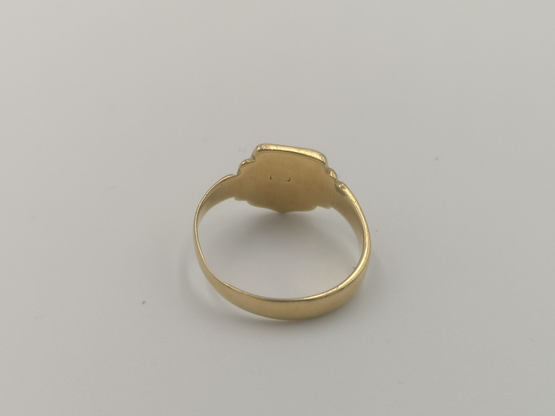 18ct gold signet ring - Image 4 of 5