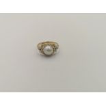 18ct gold ring set with a pearl