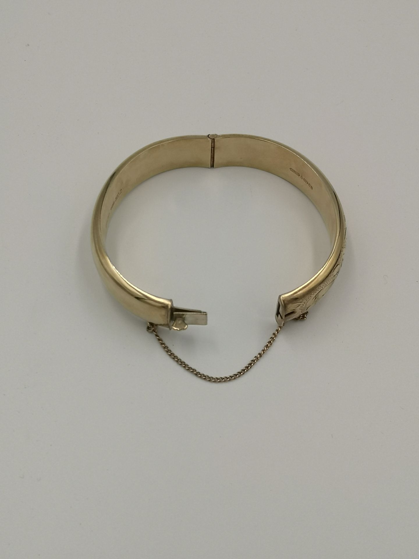 9ct gold bangle - Image 4 of 5