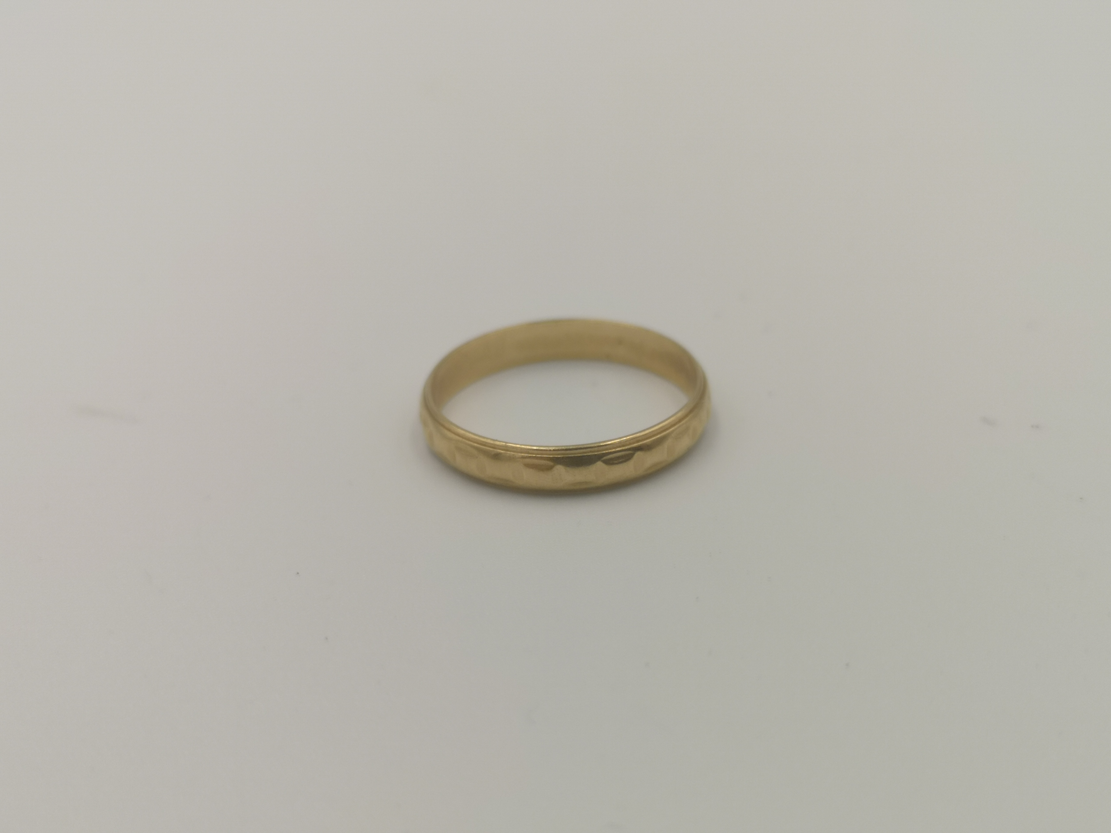 18ct gold band - Image 2 of 4