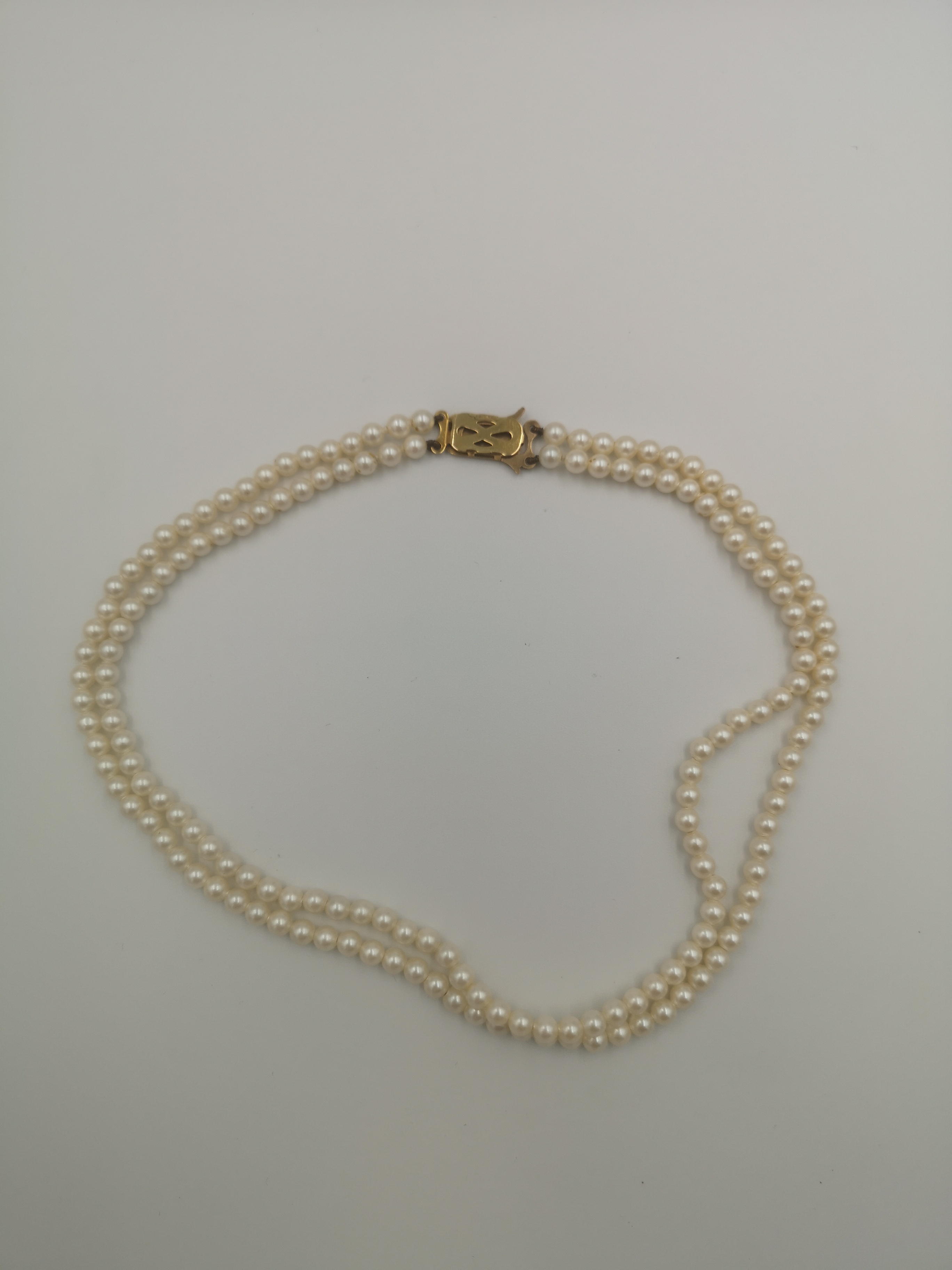 Pearl choker with 9ct gold clasp