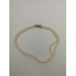 Pearl choker with 9ct gold clasp