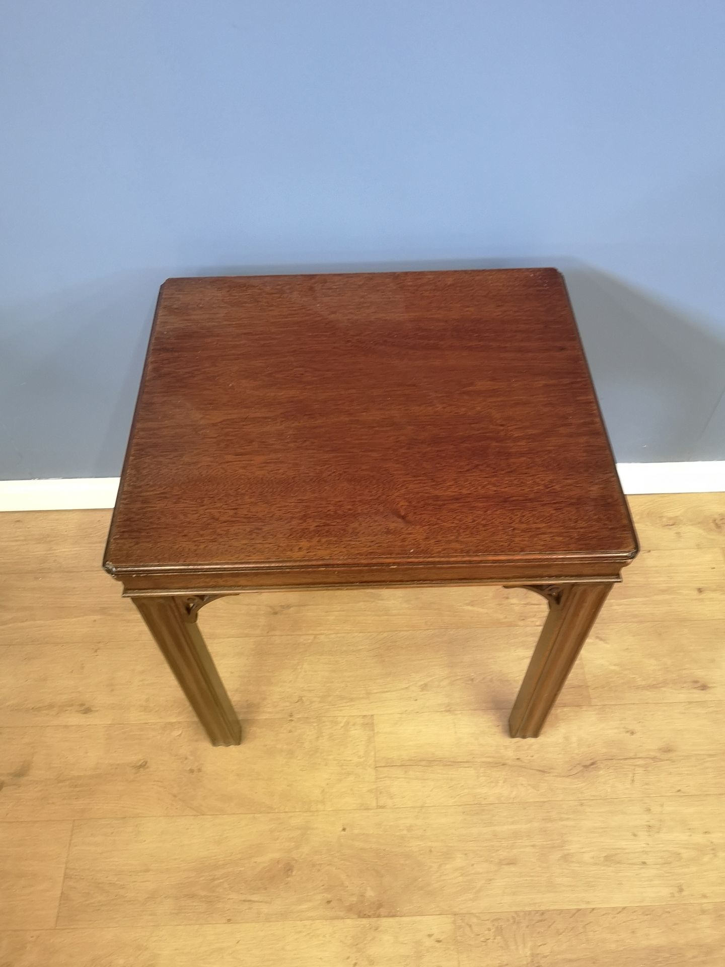 Contemporary mahogany side table - Image 2 of 4
