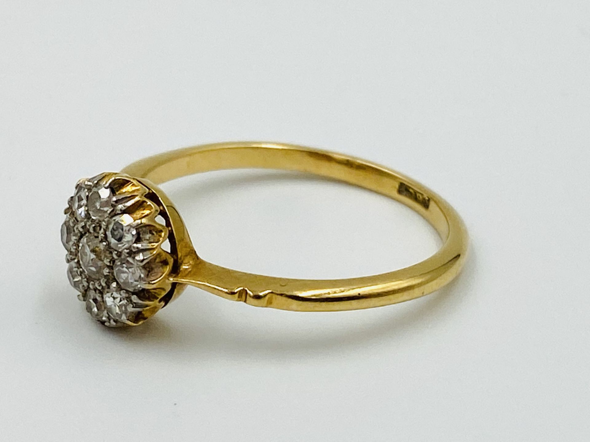 18ct gold and diamond cluster ring - Image 2 of 5