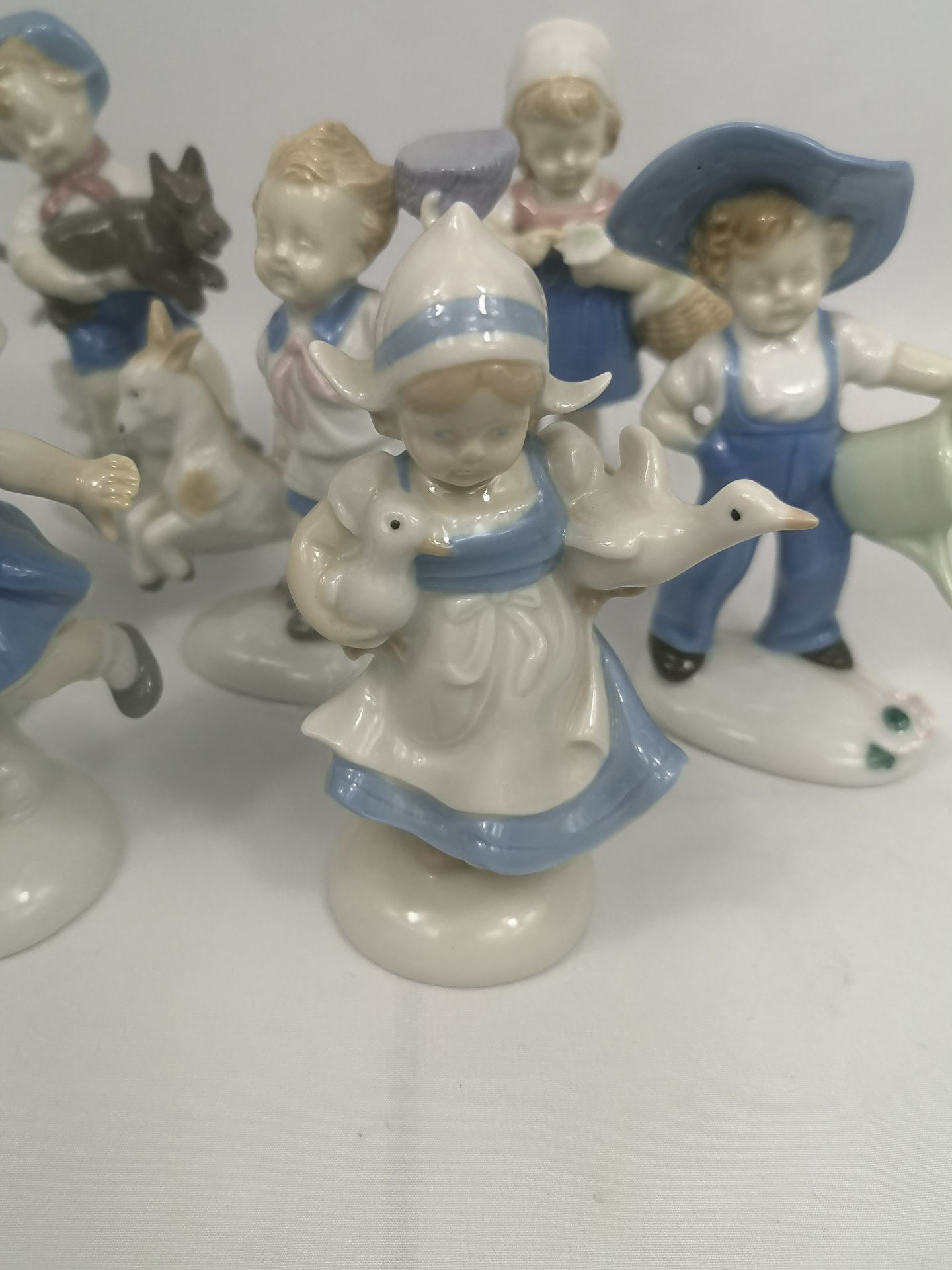 Seven Continental porcelain figurines - Image 5 of 5