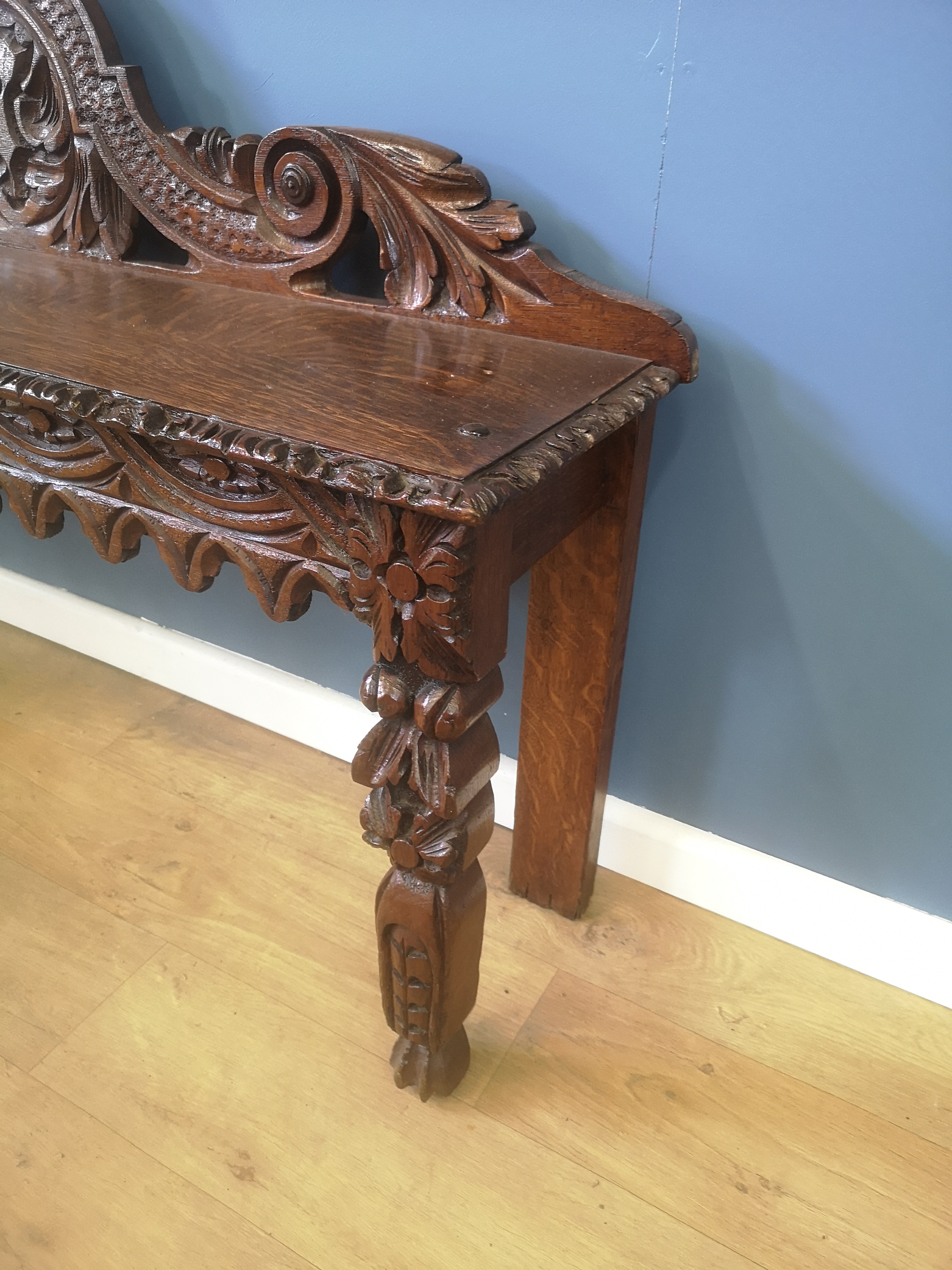 Carved oak bench seat - Image 5 of 5