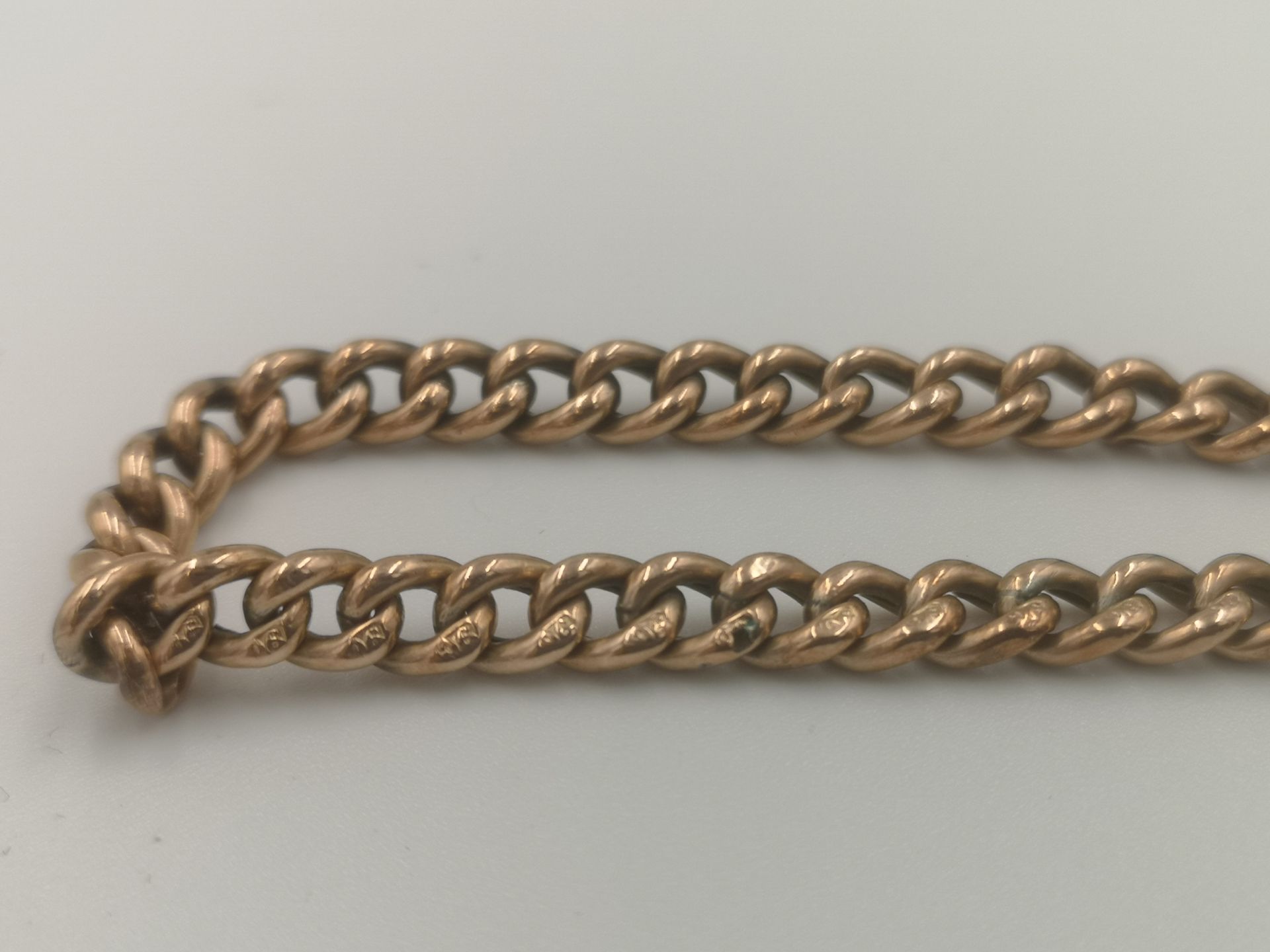 9ct gold curb link bracelet - Image 2 of 4