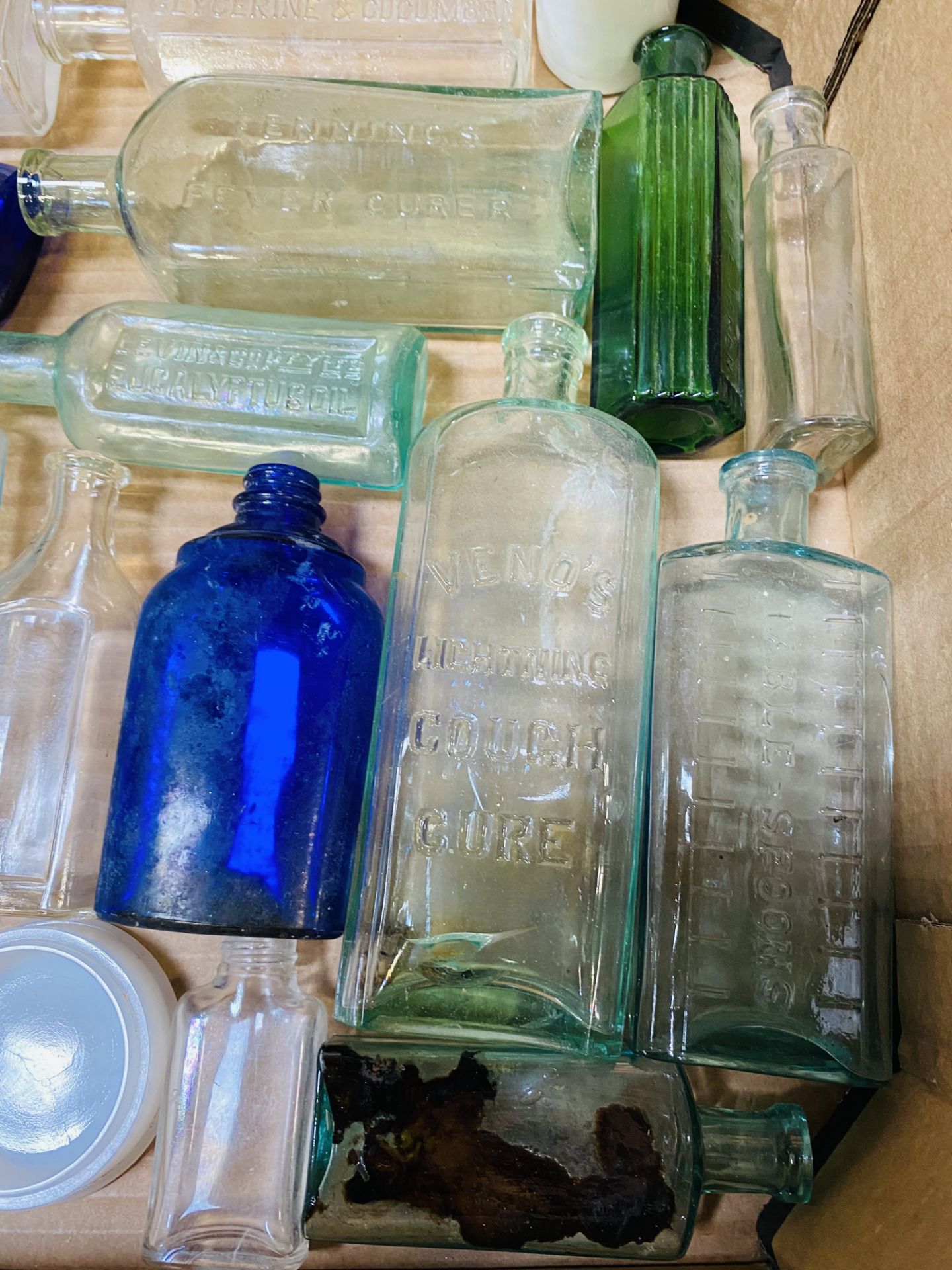 Quantity of Victorian and later glass bottles - Image 3 of 4