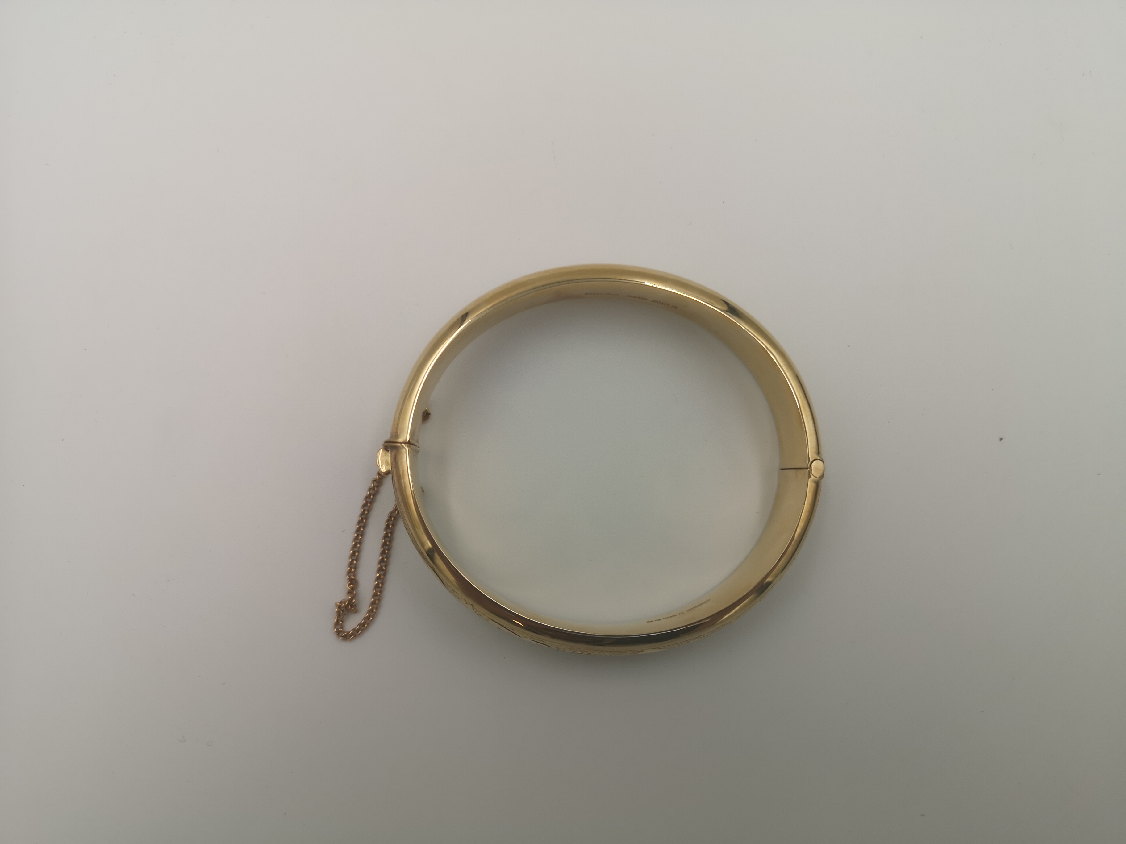 9ct gold bangle - Image 3 of 5