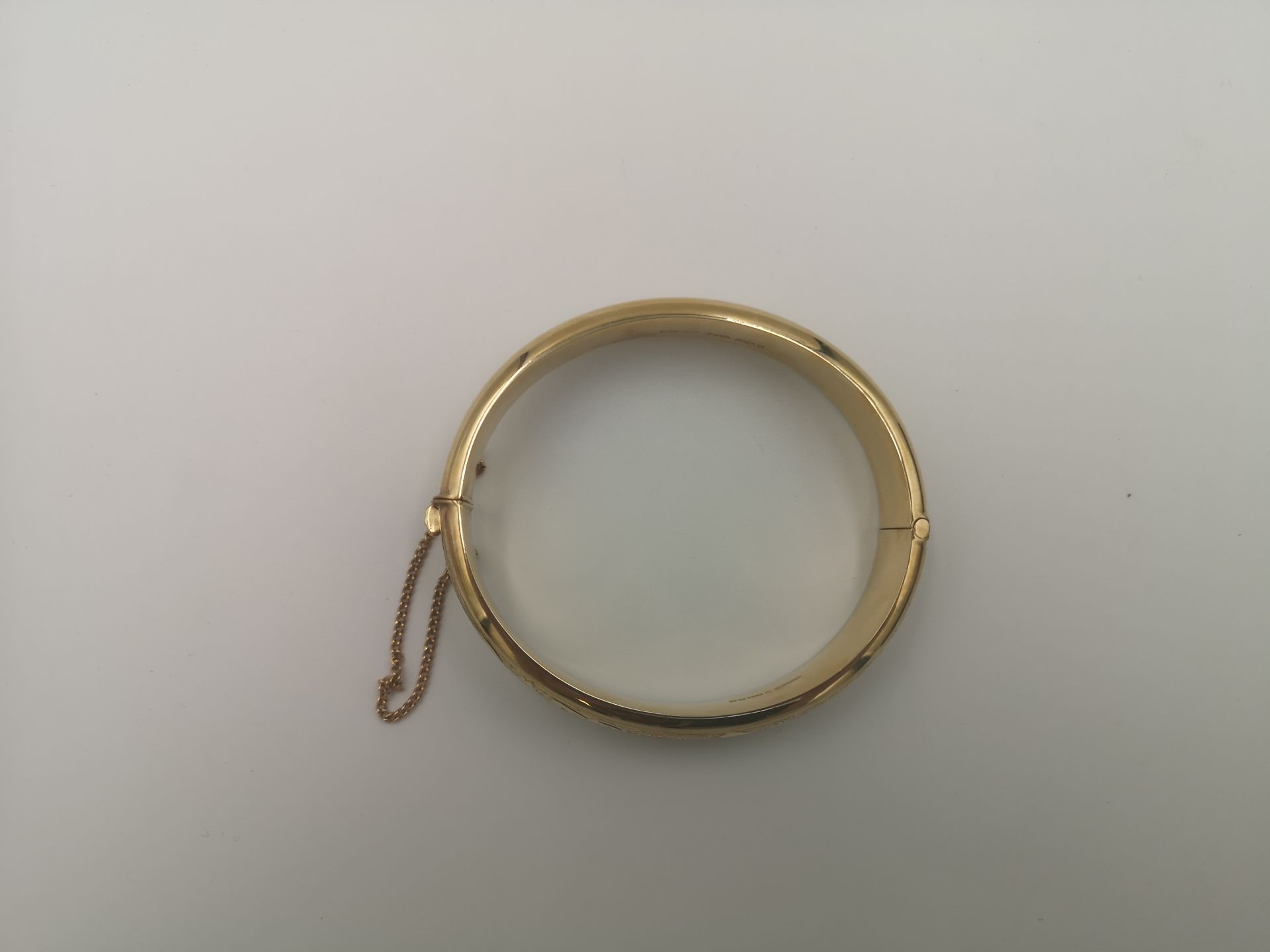 9ct gold bangle - Image 3 of 5