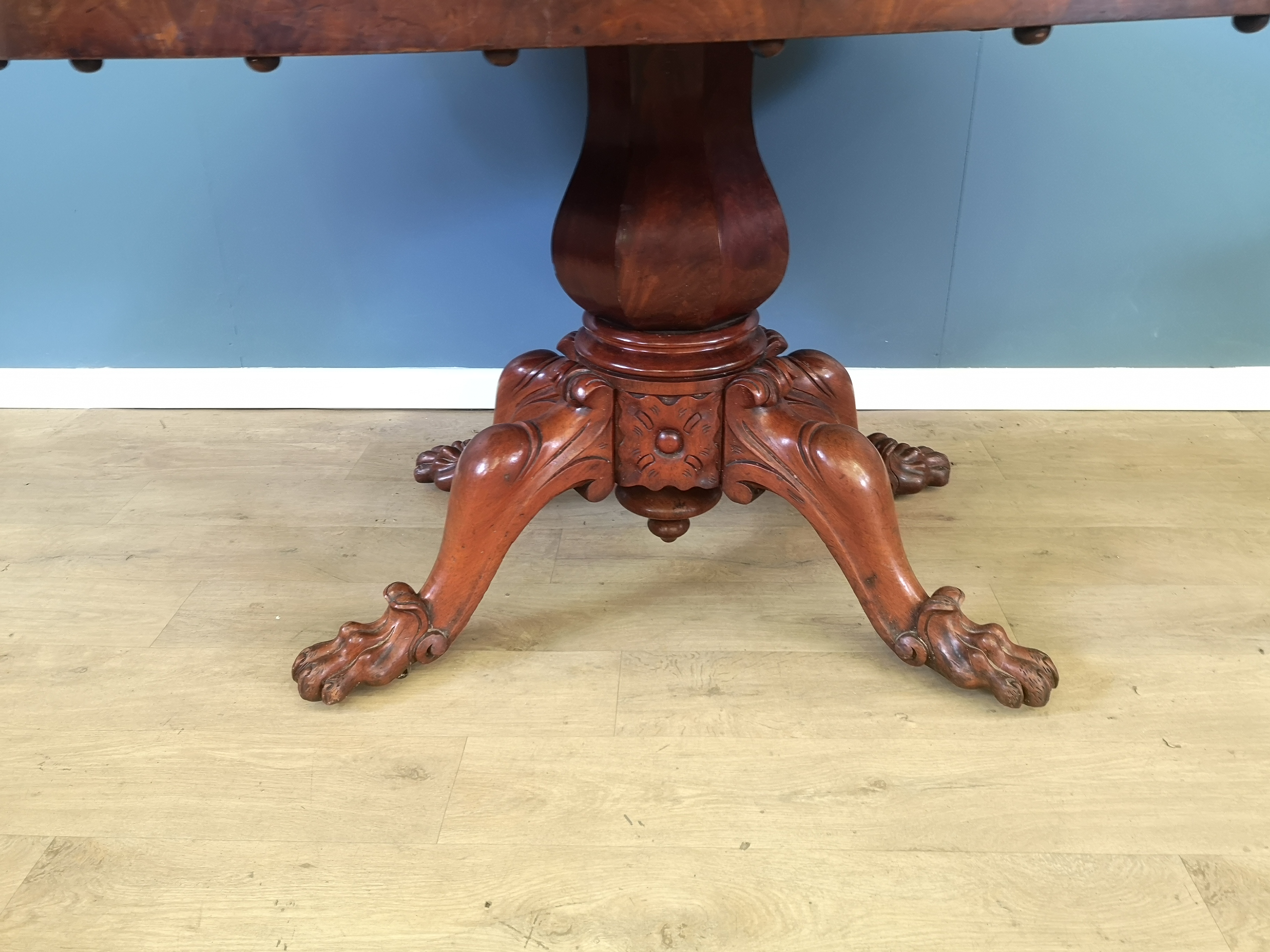 Victorian mahogany tilt top breakfast table - Image 3 of 4