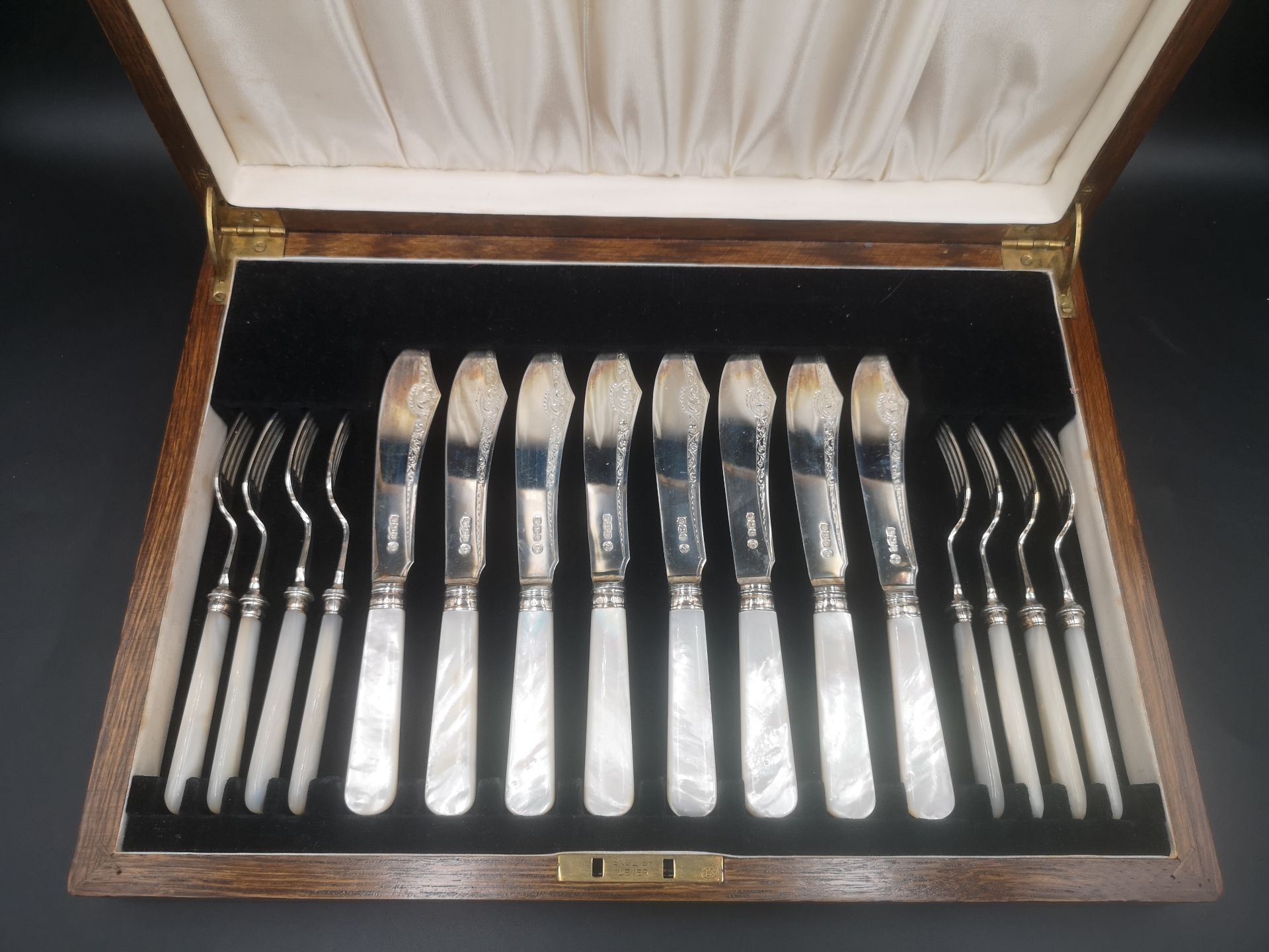 Canteen of silver and mother of pearl fish knives and forks - Image 4 of 6