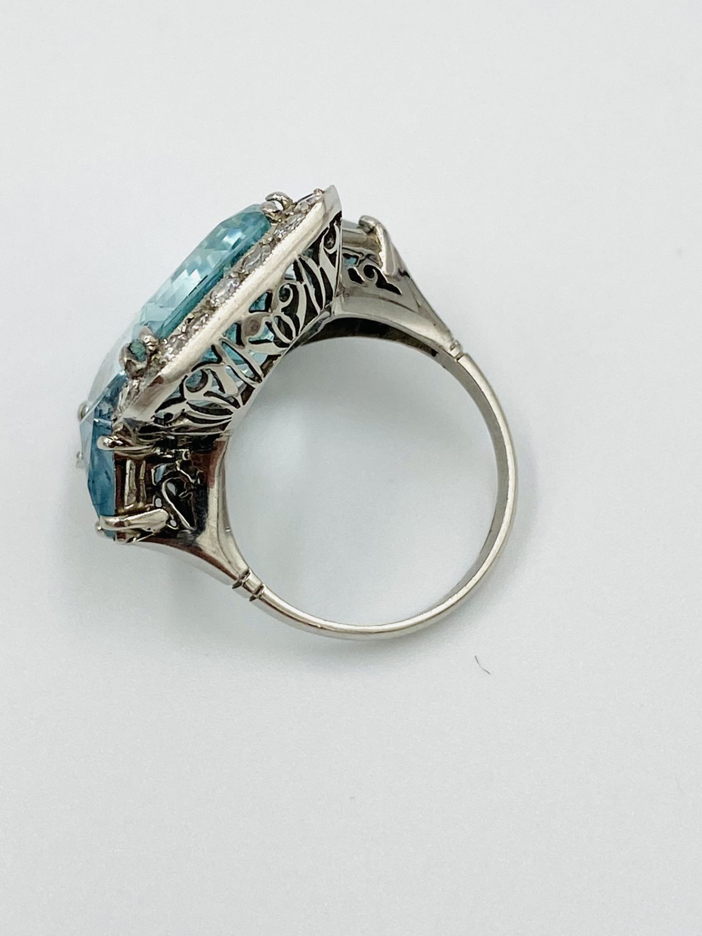 Platinum, aquamarine and diamond ring - Image 4 of 6