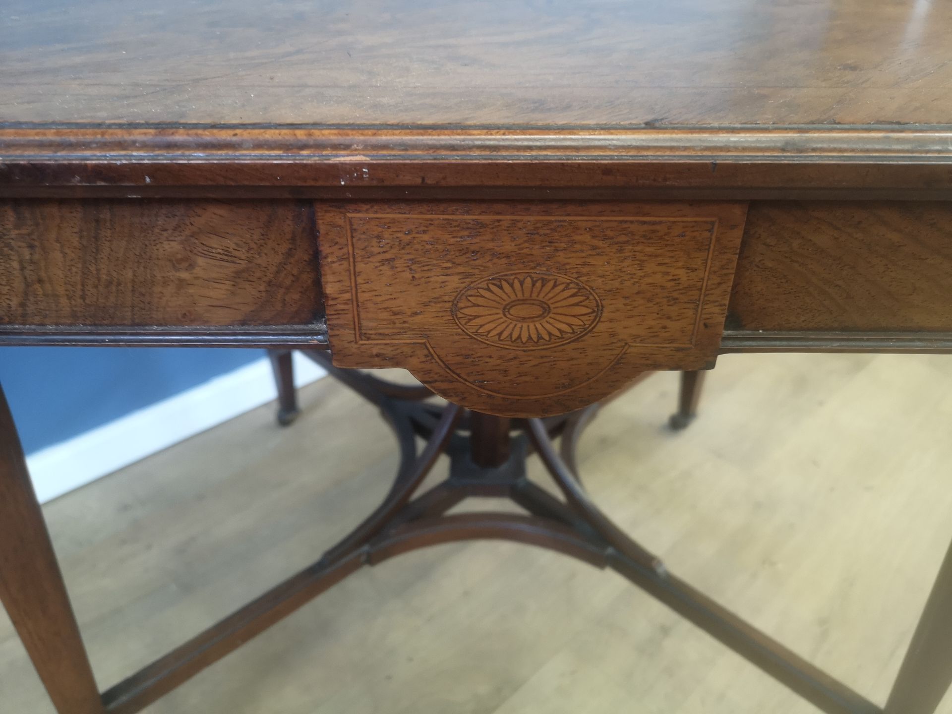 Mahogany octagonal occasional table - Image 4 of 5