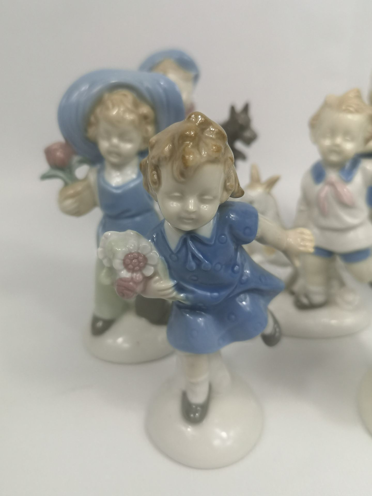 Seven Continental porcelain figurines - Image 2 of 5