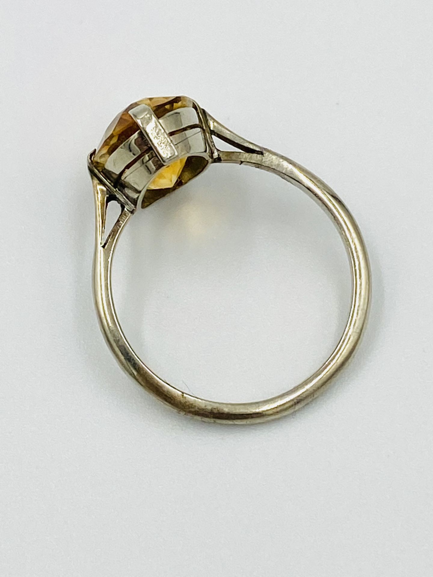 9ct gold ring set with a cognac citrine - Image 4 of 5