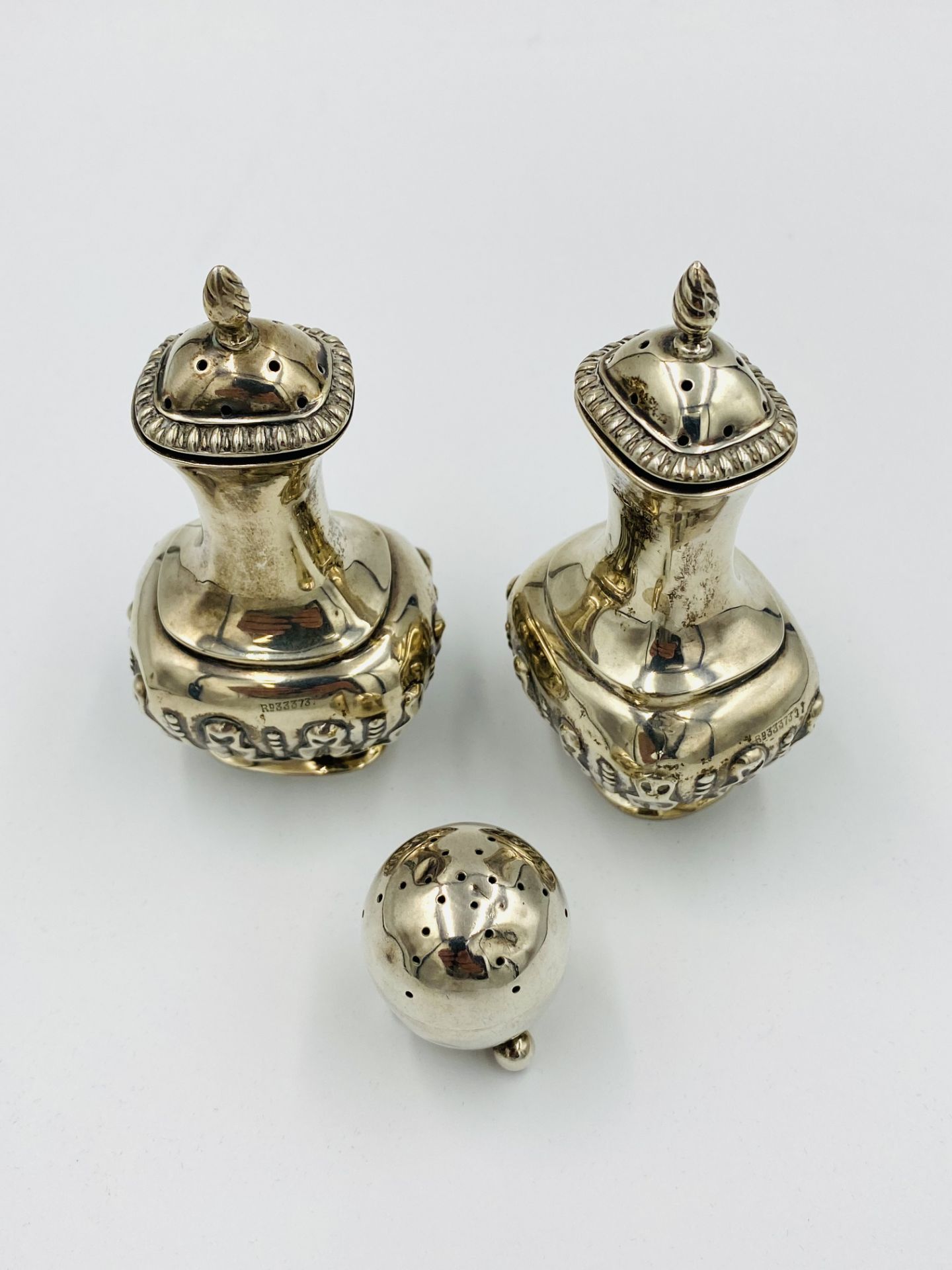 Pair of silver pepper pots together with a silver pepper pot - Image 3 of 3