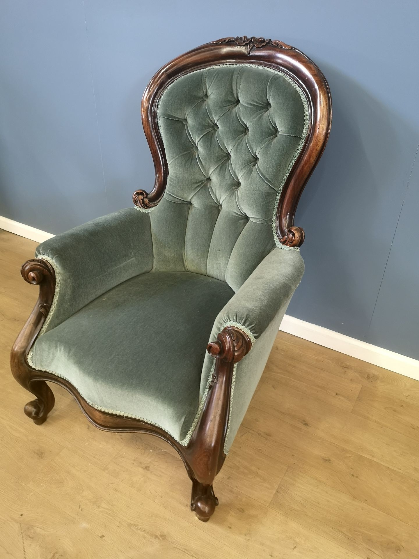 Mahogany framed button back bedroom chair - Image 3 of 5