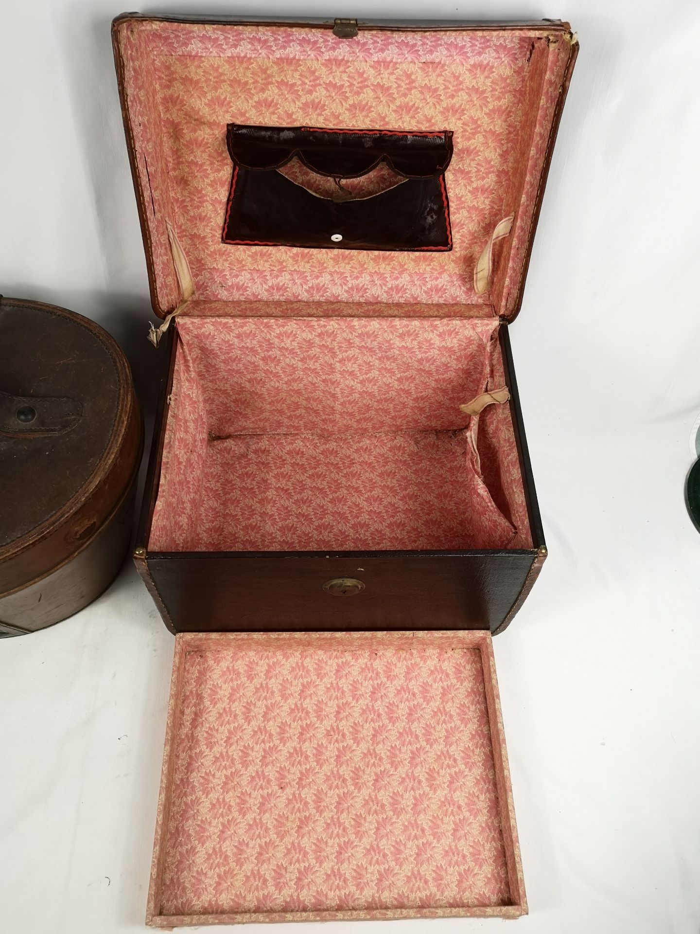 Woodrow top hat in leather box together with a canvas hat box - Image 2 of 5