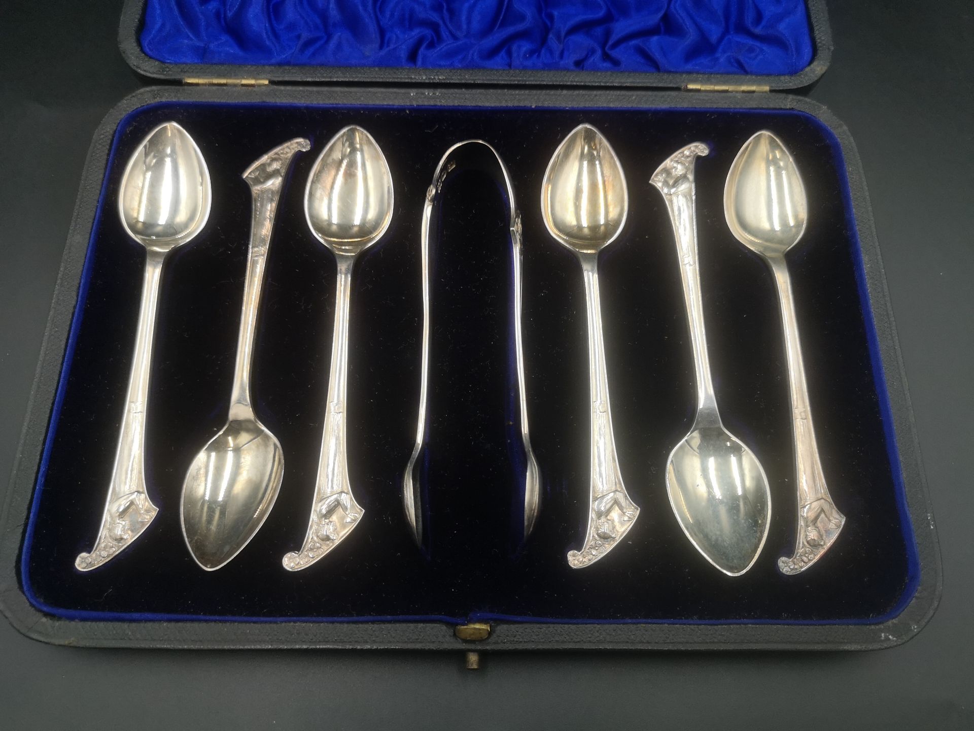 Boxed set of art nouveau silver tea spoons and sugar tongs - Image 5 of 5