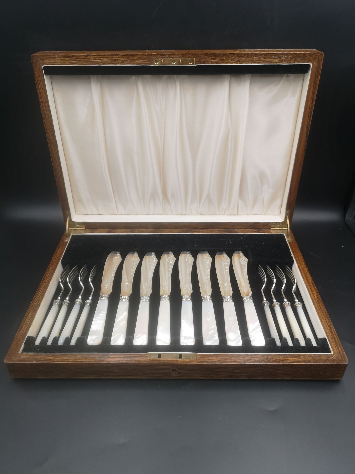 Canteen of silver and mother of pearl fish knives and forks