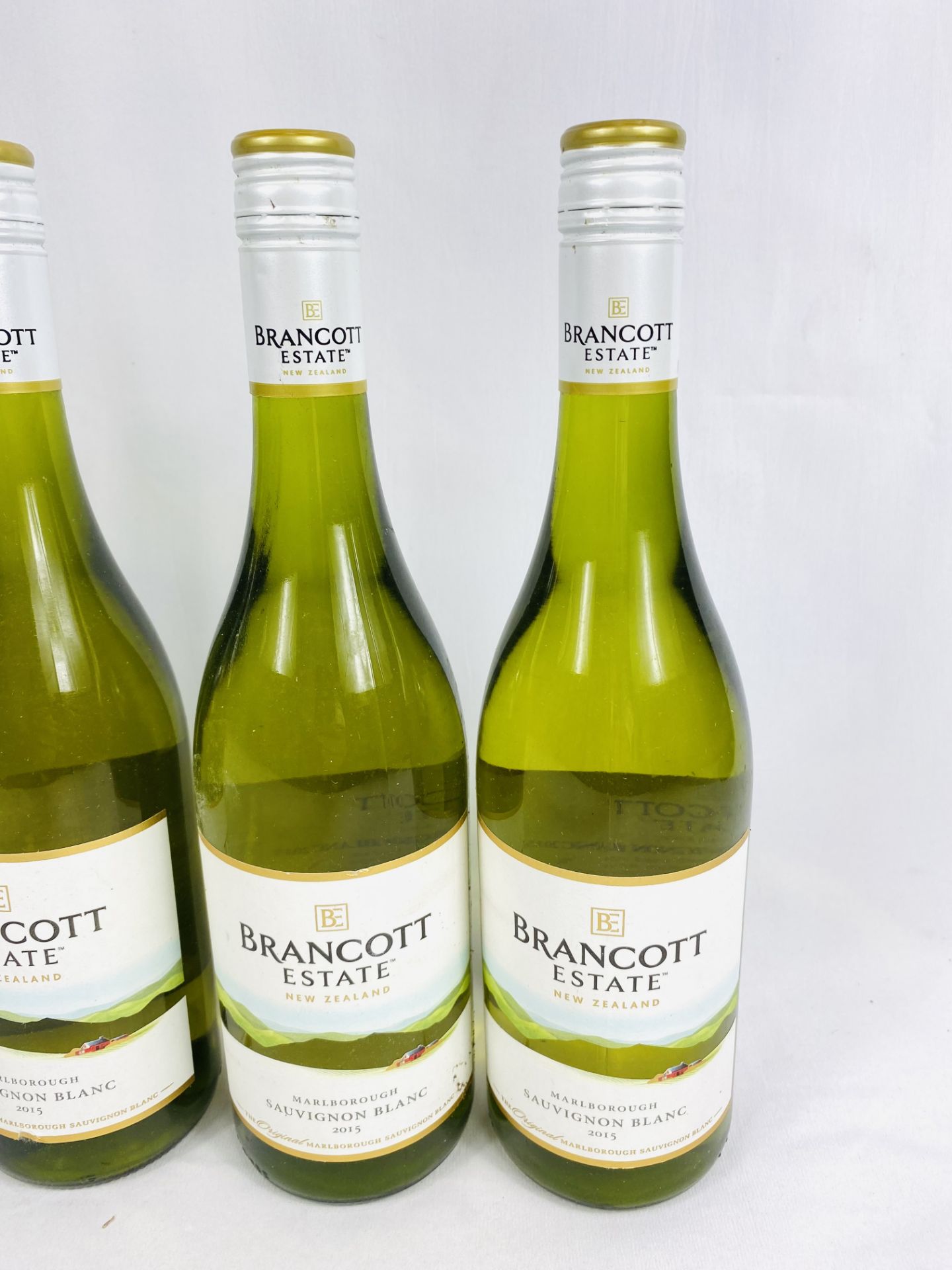 Five bottles of Sauvignon Blanc Brancott Estate 2015; together with one other - Image 2 of 4