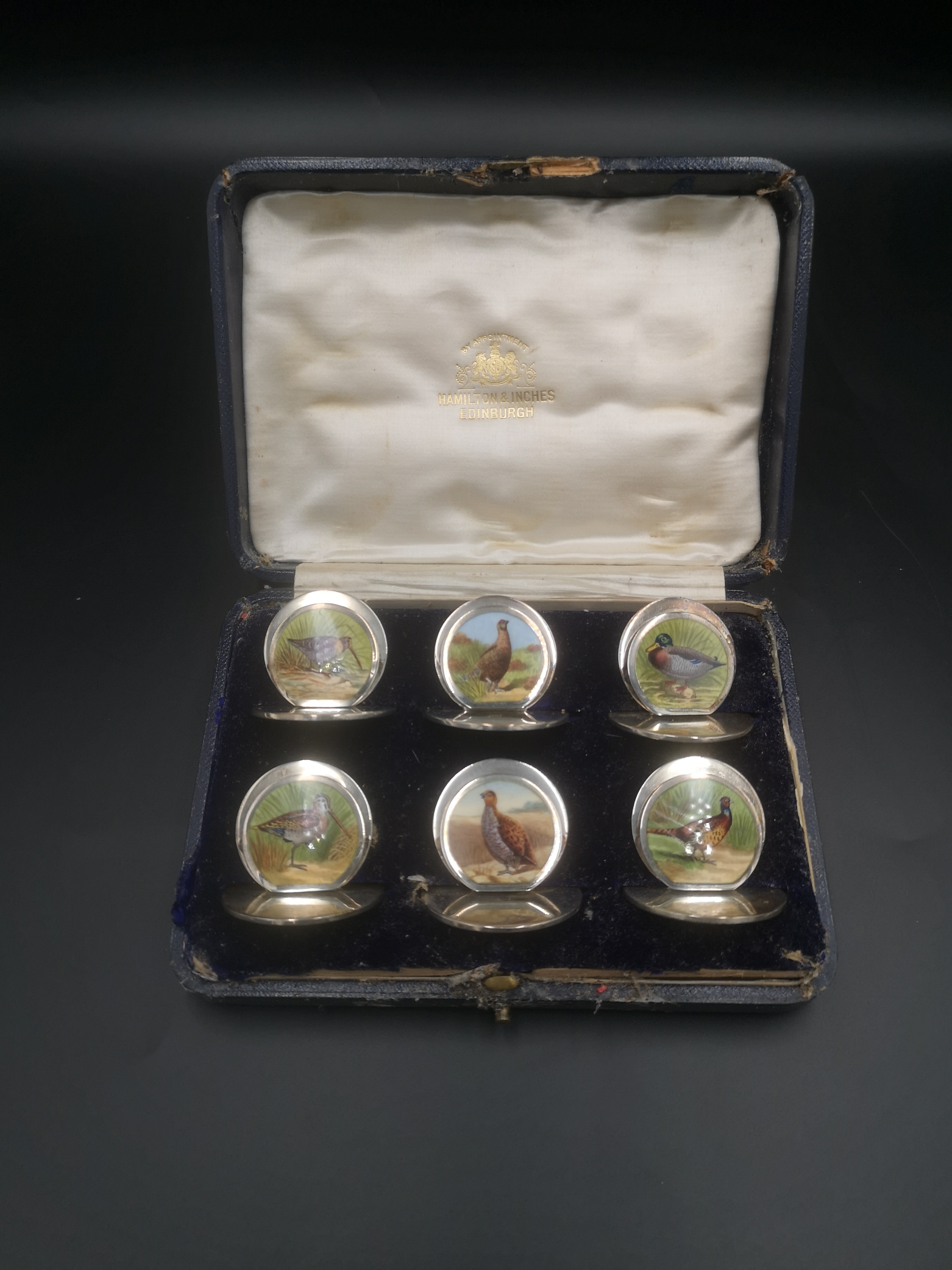 Boxed set of Edwardian silver menu card holders with hand painted birds by Sampson Mordan - Image 2 of 5