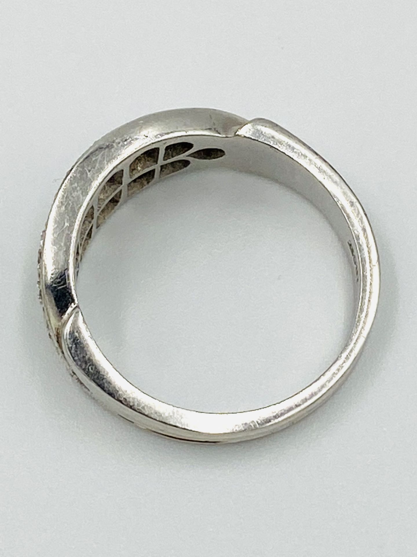 18ct white gold and diamond ring - Image 4 of 5