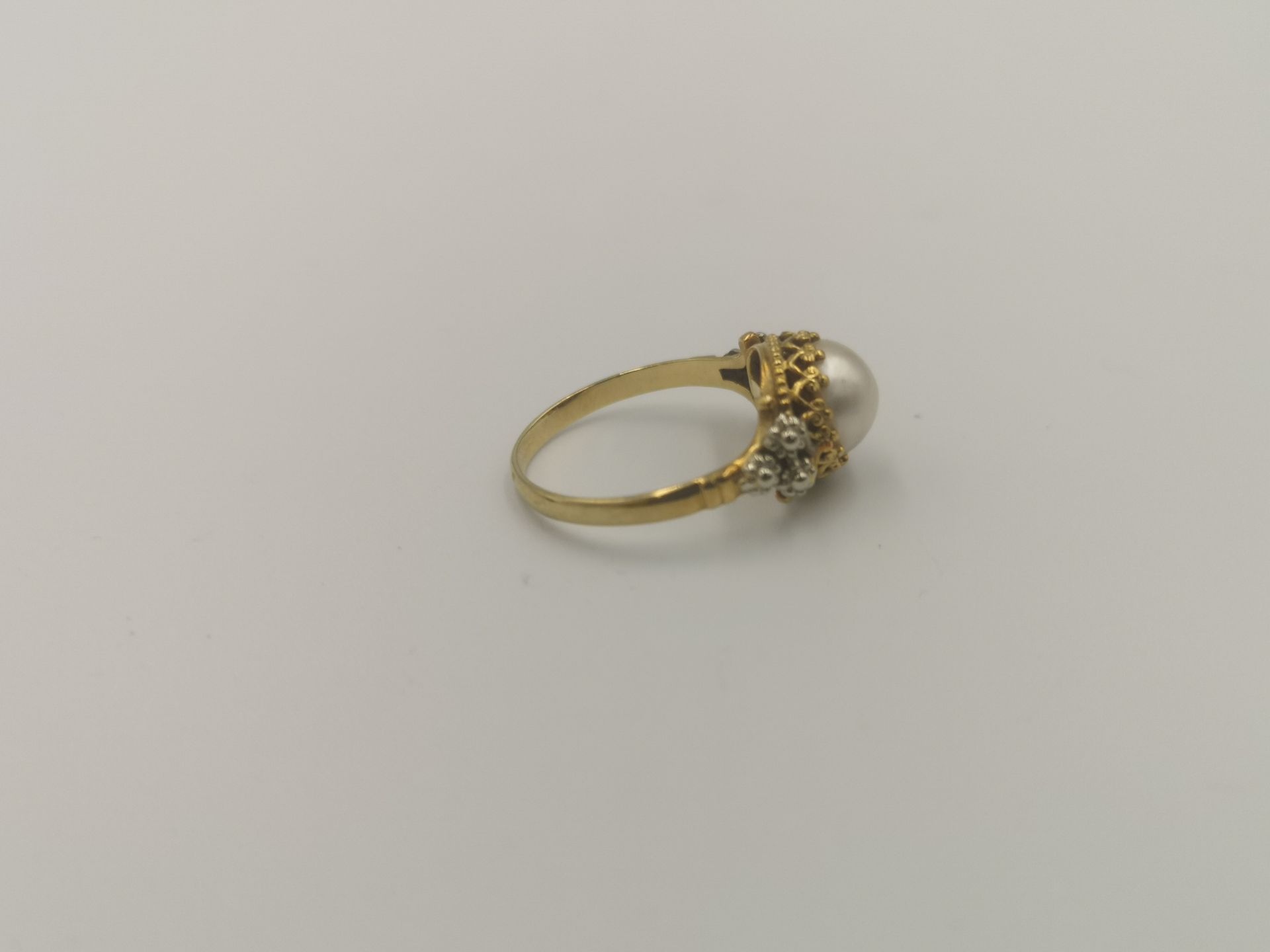 18ct gold ring set with a pearl - Image 3 of 5
